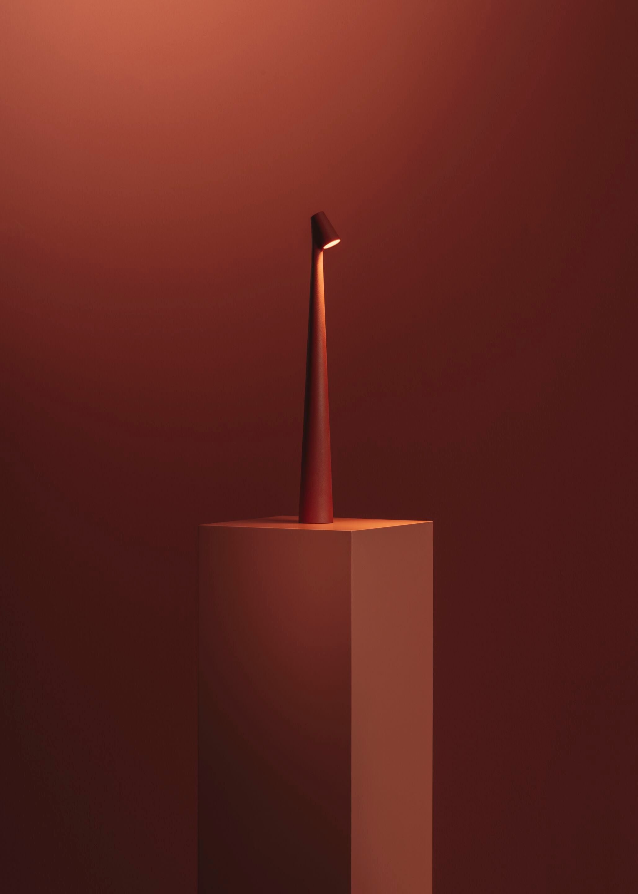 Wilen Acrylic Minimalist Table Lamp-Neutral Decor