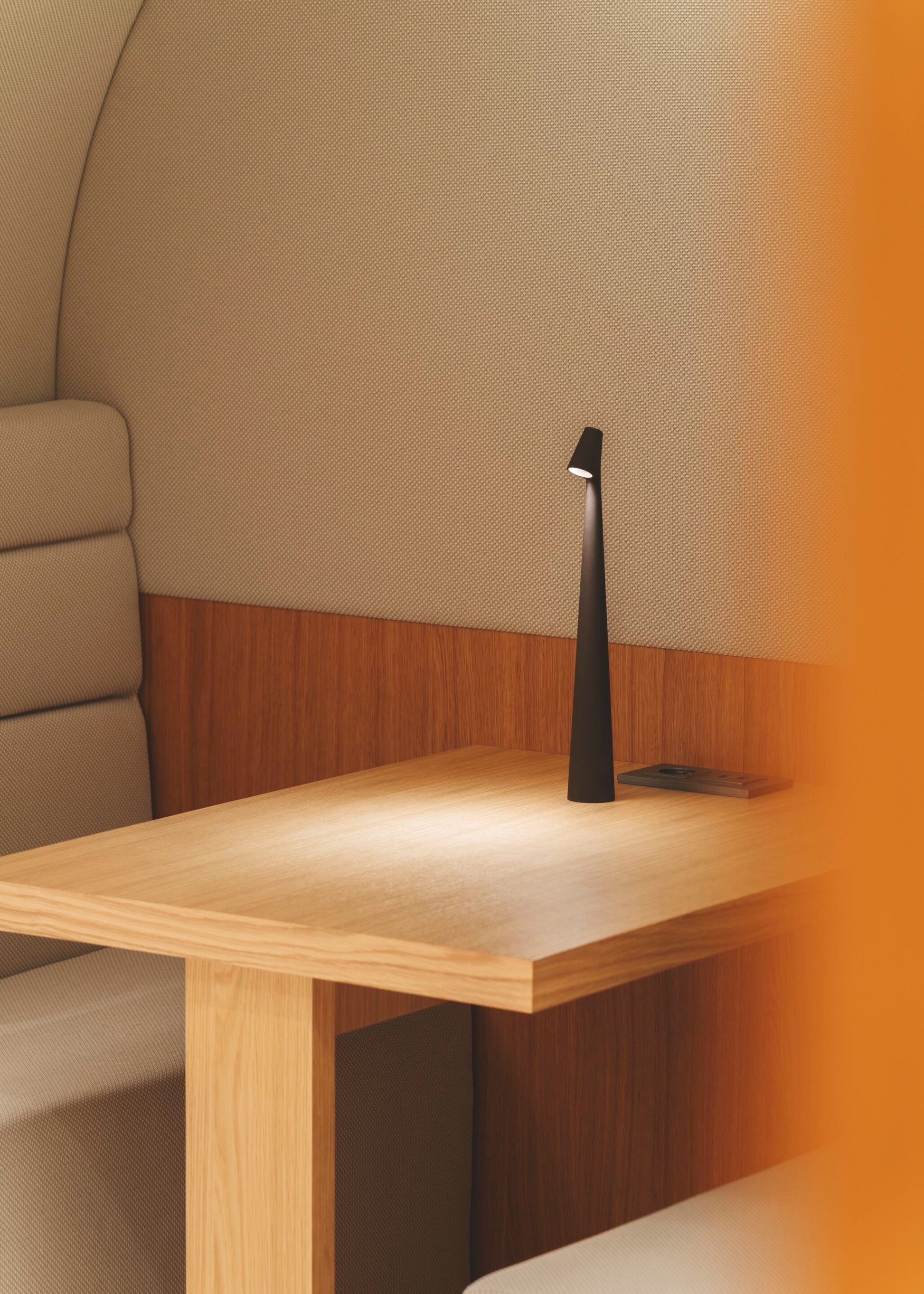 Wilen Acrylic Minimalist Table Lamp-Neutral Decor