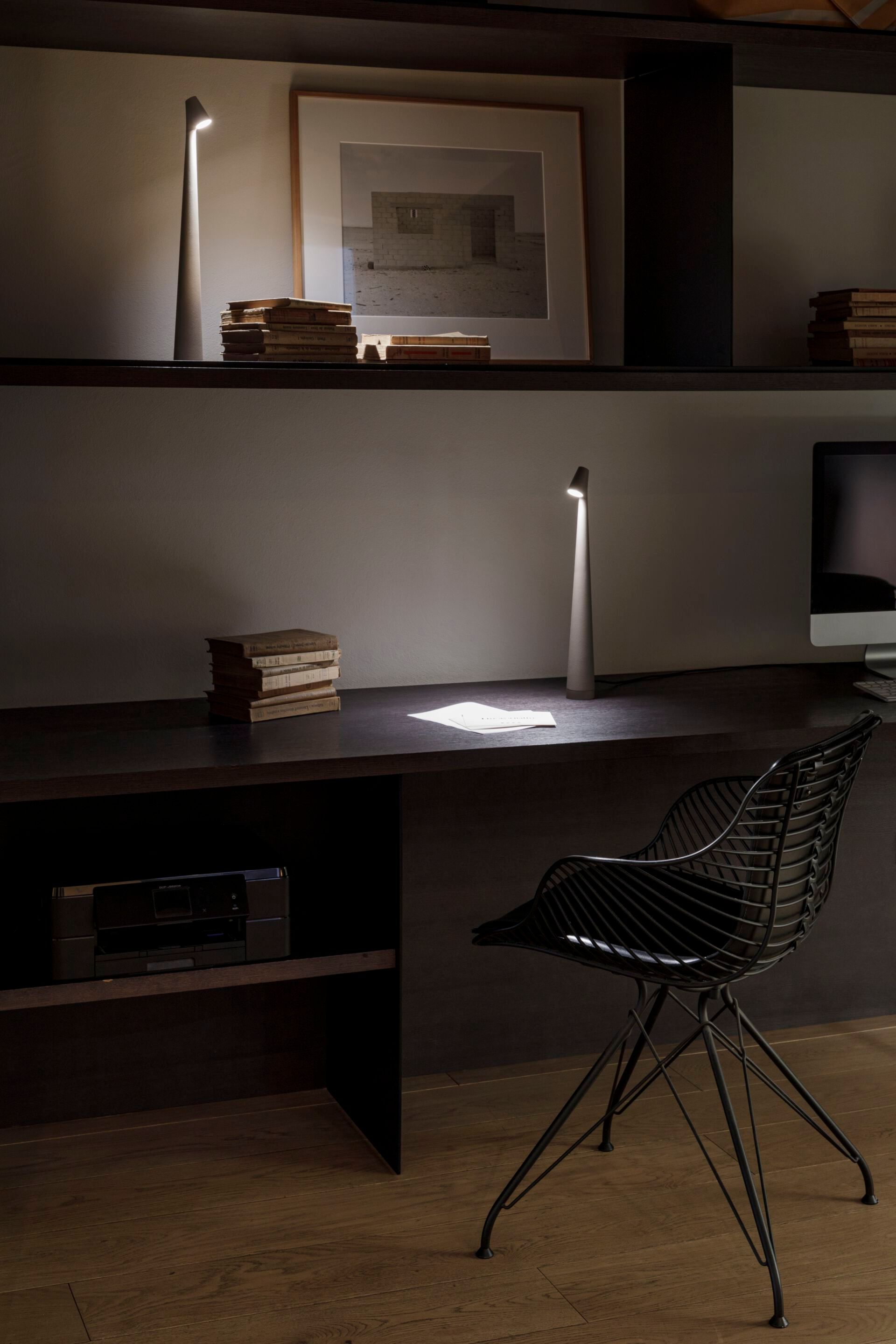 Wilen Acrylic Minimalist Table Lamp-Neutral Decor