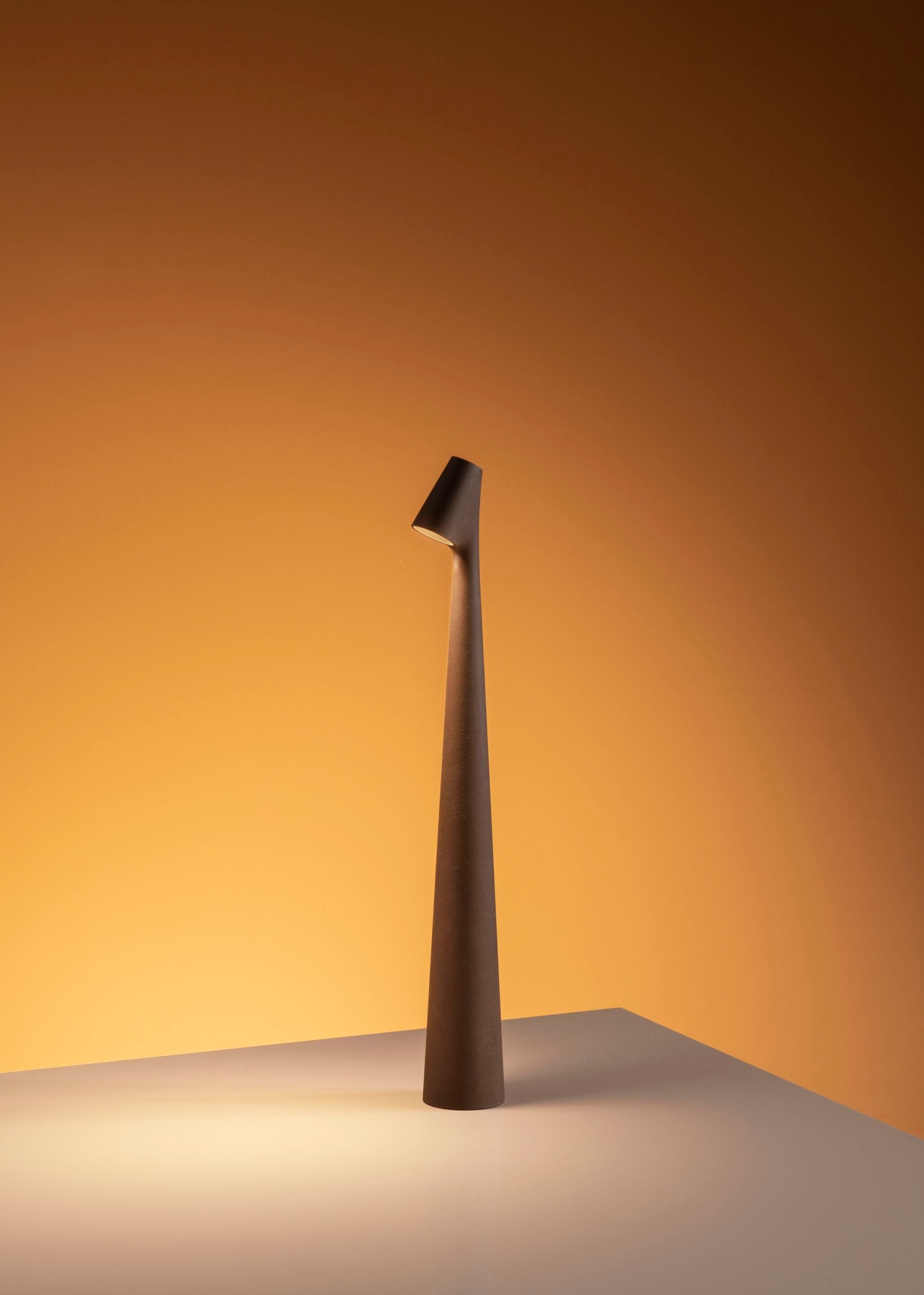 Wilen Acrylic Minimalist Table Lamp-Neutral Decor