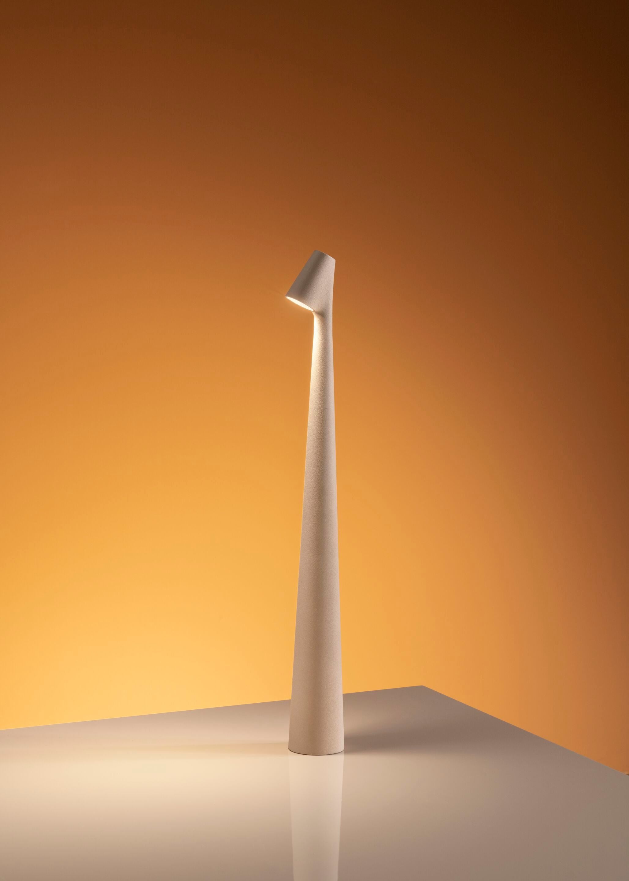 Wilen Acrylic Minimalist Table Lamp-Neutral Decor