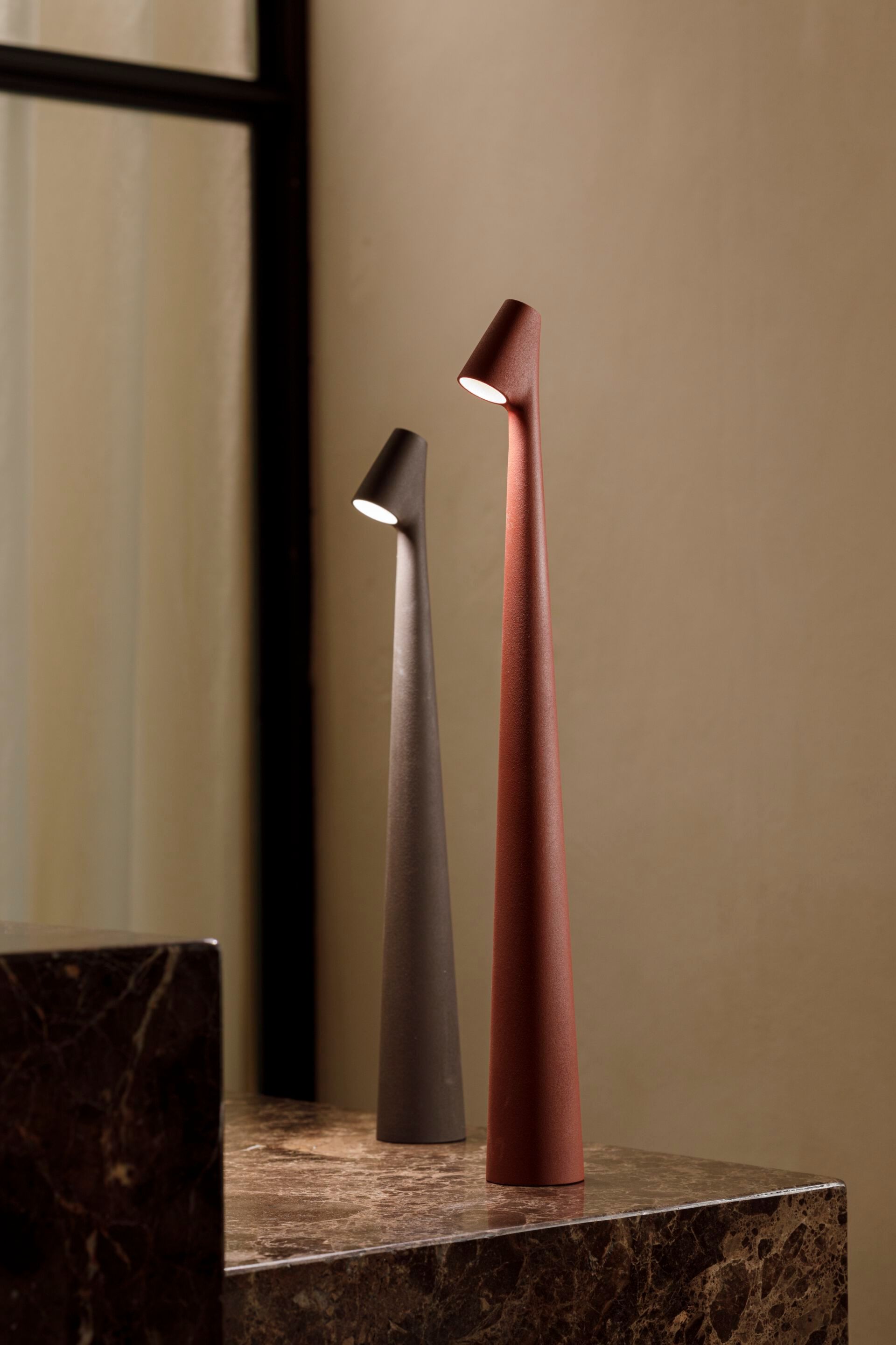 Wilen Acrylic Minimalist Table Lamp-Neutral Decor