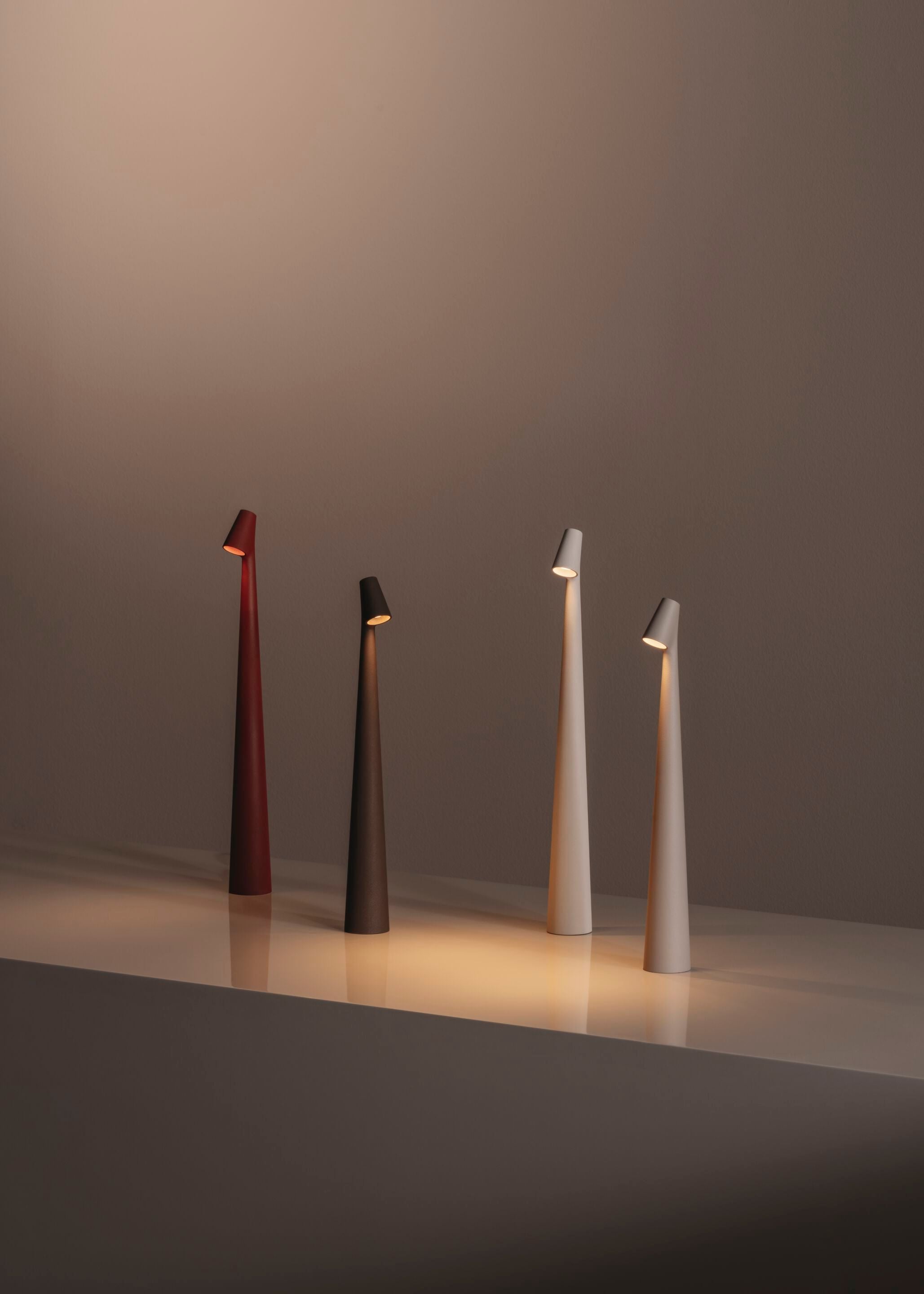 Wilen Acrylic Minimalist Table Lamp-Neutral Decor