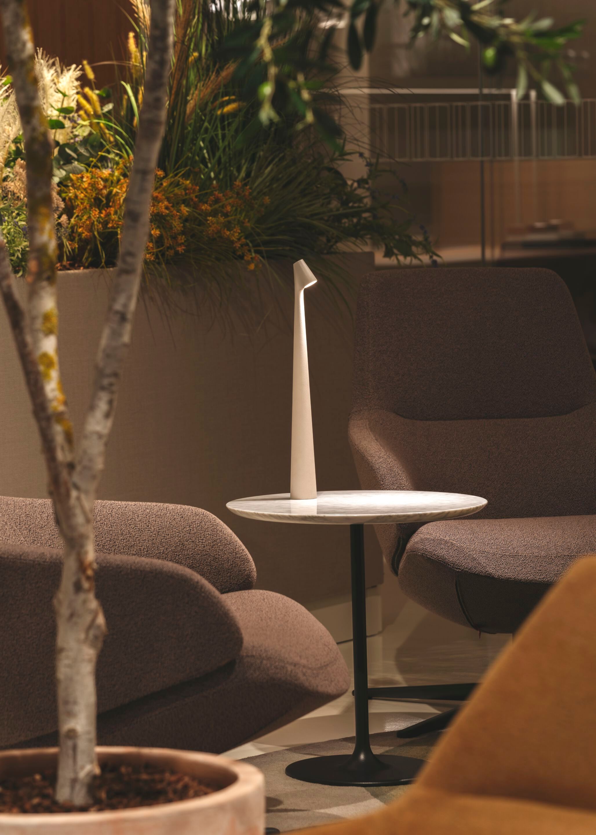 Wilen Acrylic Minimalist Table Lamp-Neutral Decor