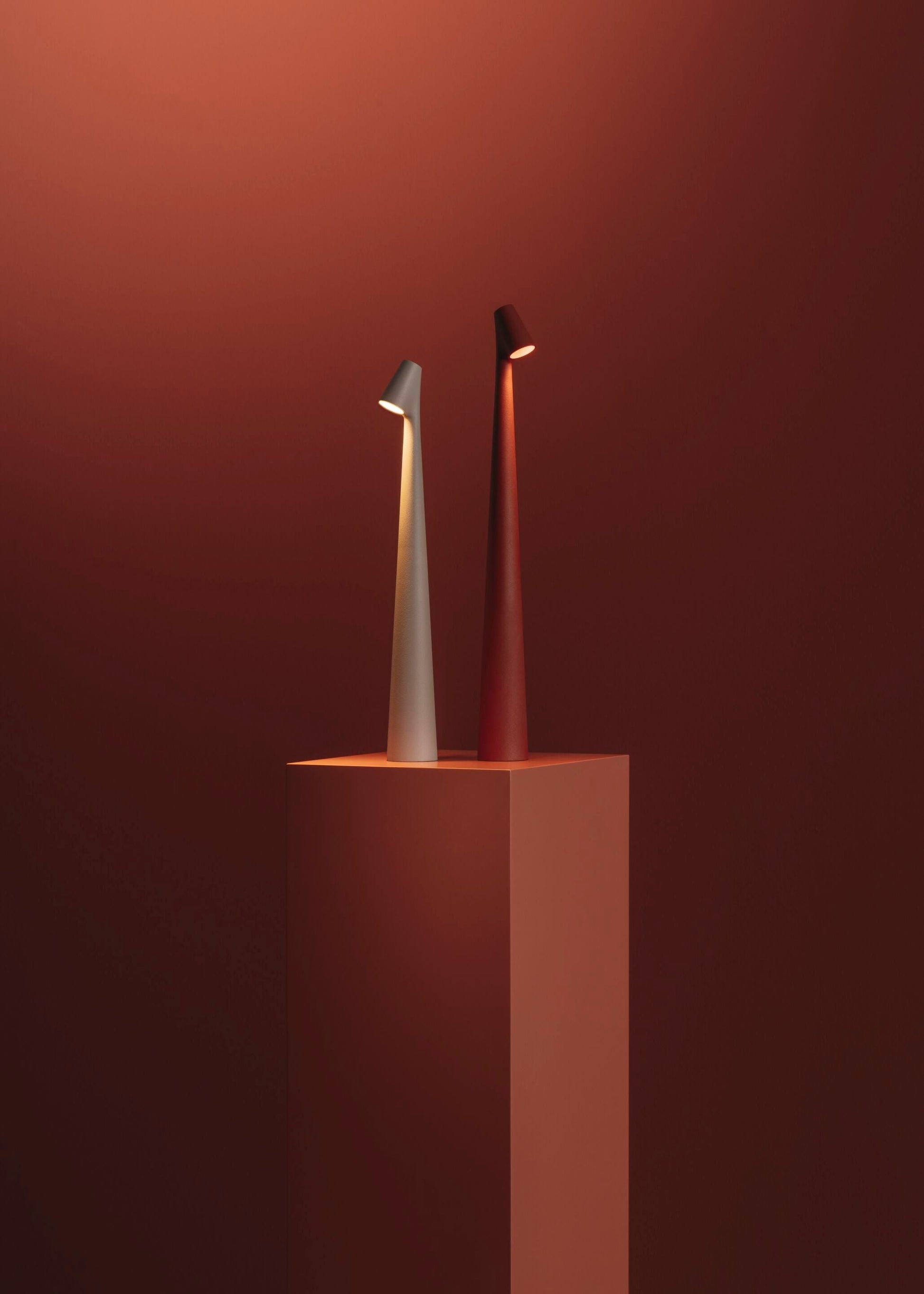 Wilen Acrylic Minimalist Table Lamp-Neutral Decor