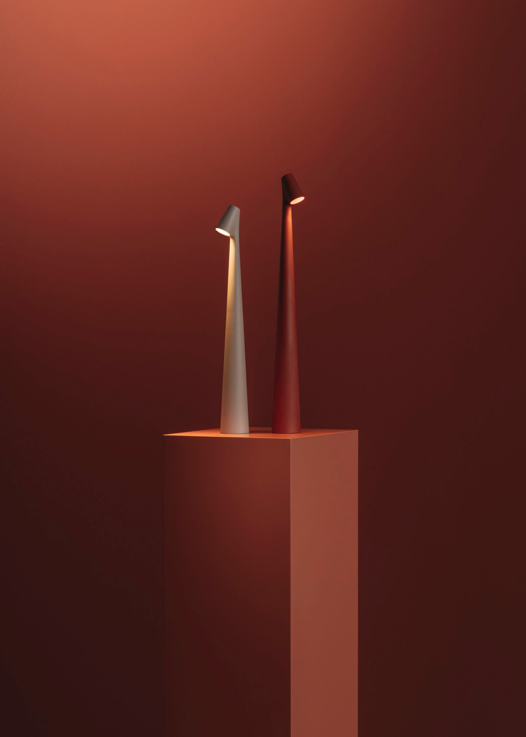 Wilen Acrylic Minimalist Table Lamp-Neutral Decor