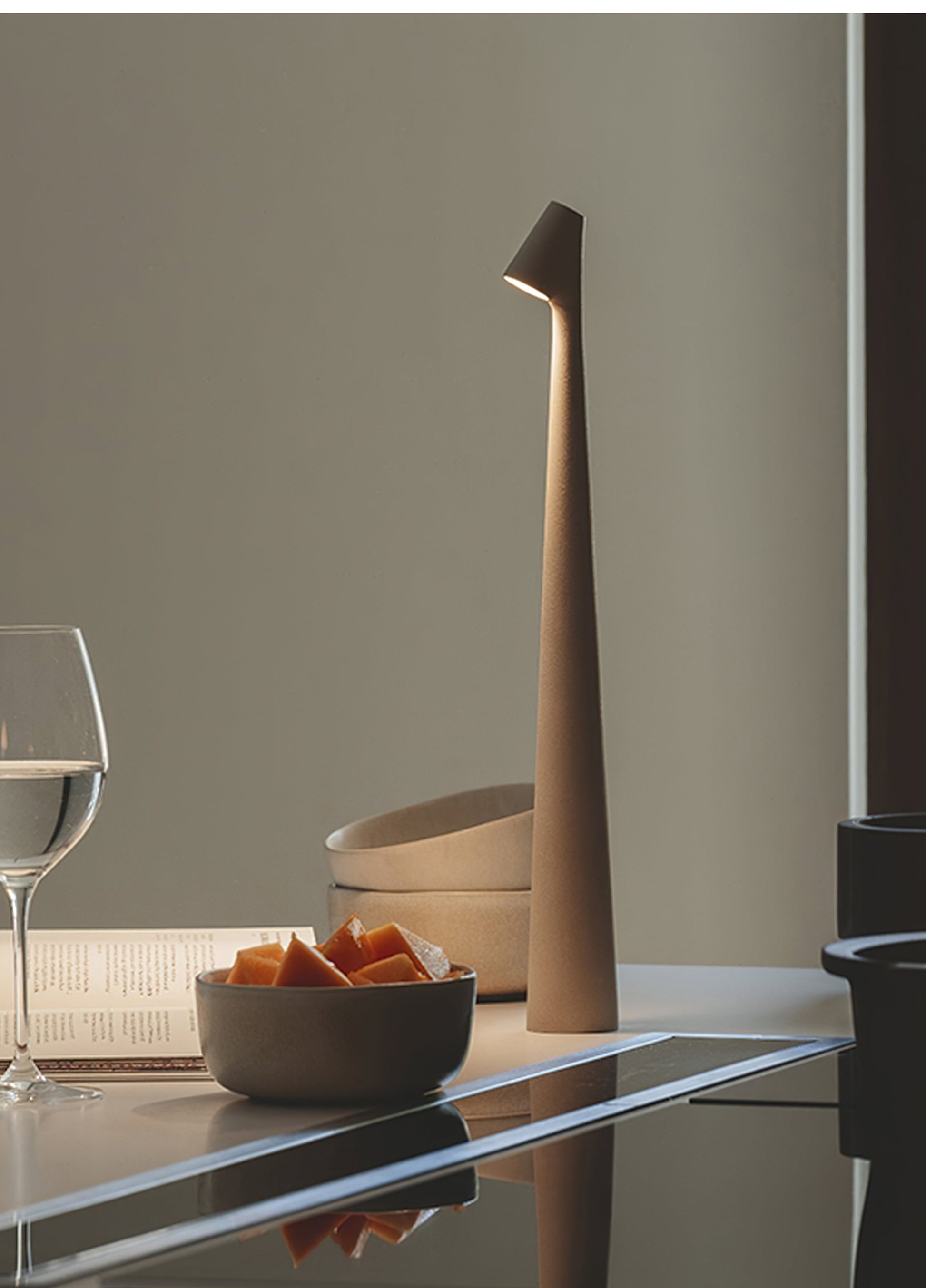 Wilen Acrylic Minimalist Table Lamp-Neutral Decor