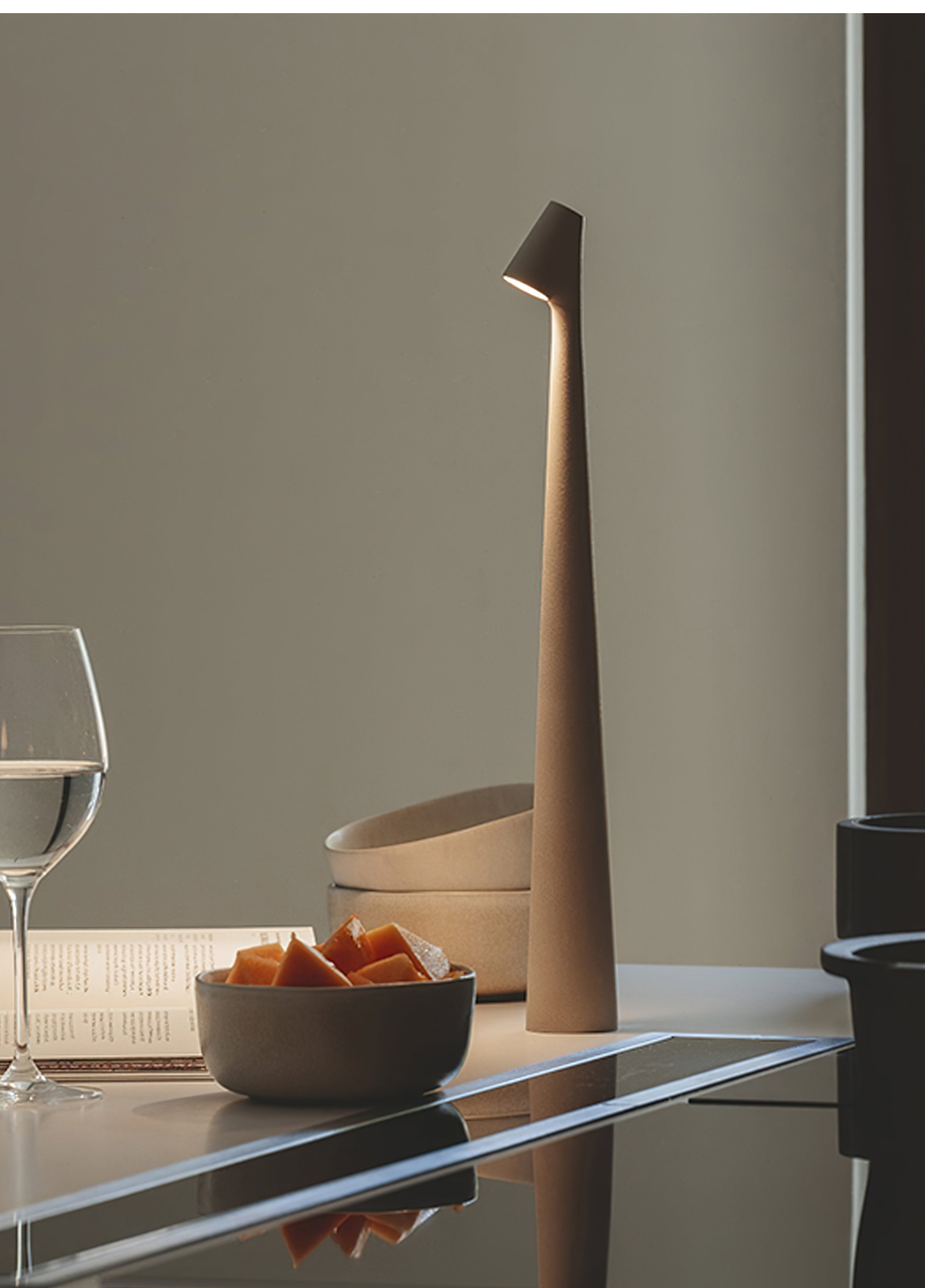 Wilen Acrylic Minimalist Table Lamp-Neutral Decor