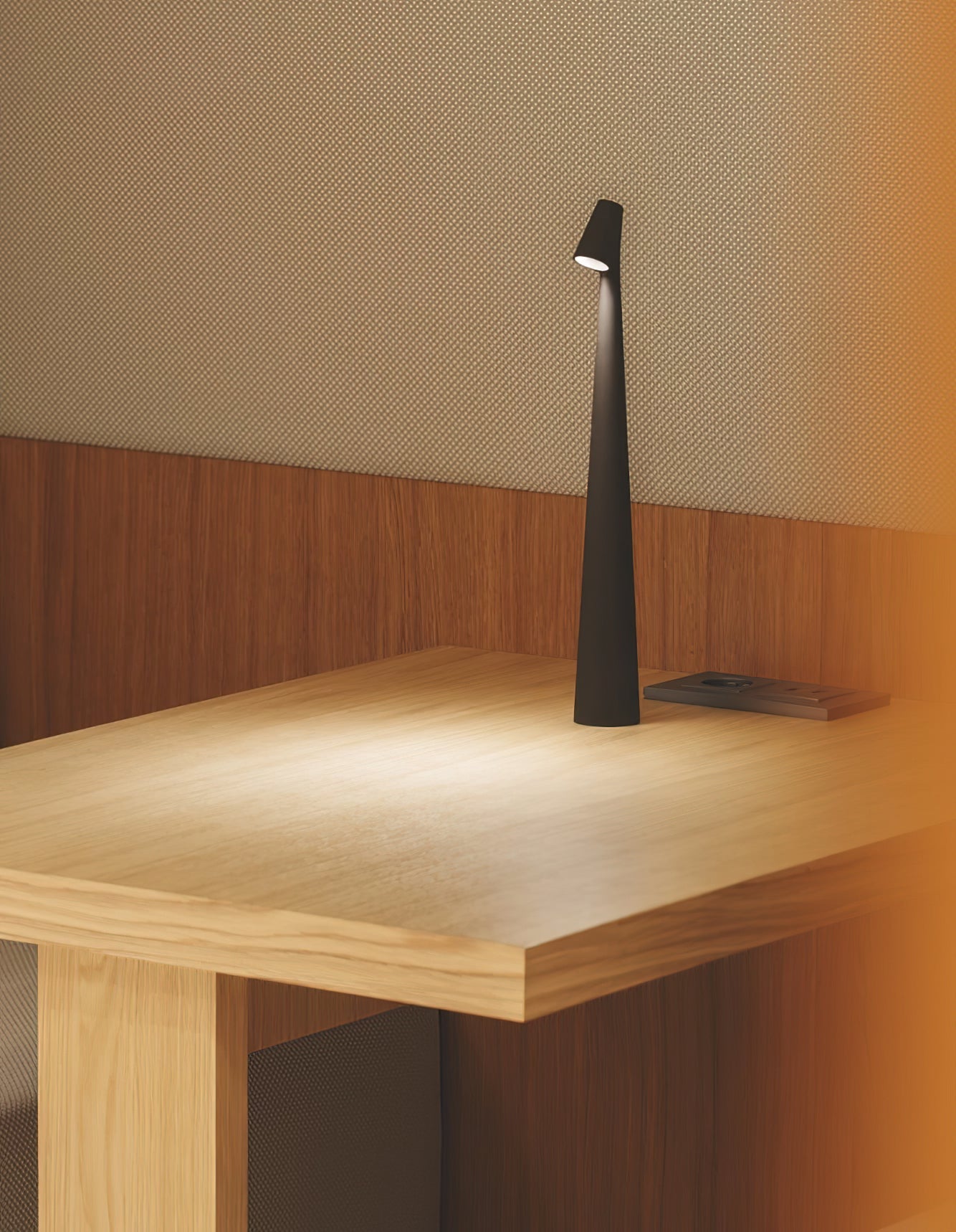 Wilen Acrylic Minimalist Table Lamp-Neutral Decor