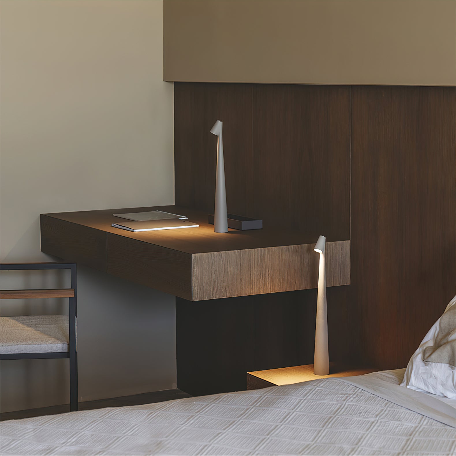 Wilen Acrylic Minimalist Table Lamp-Neutral Decor