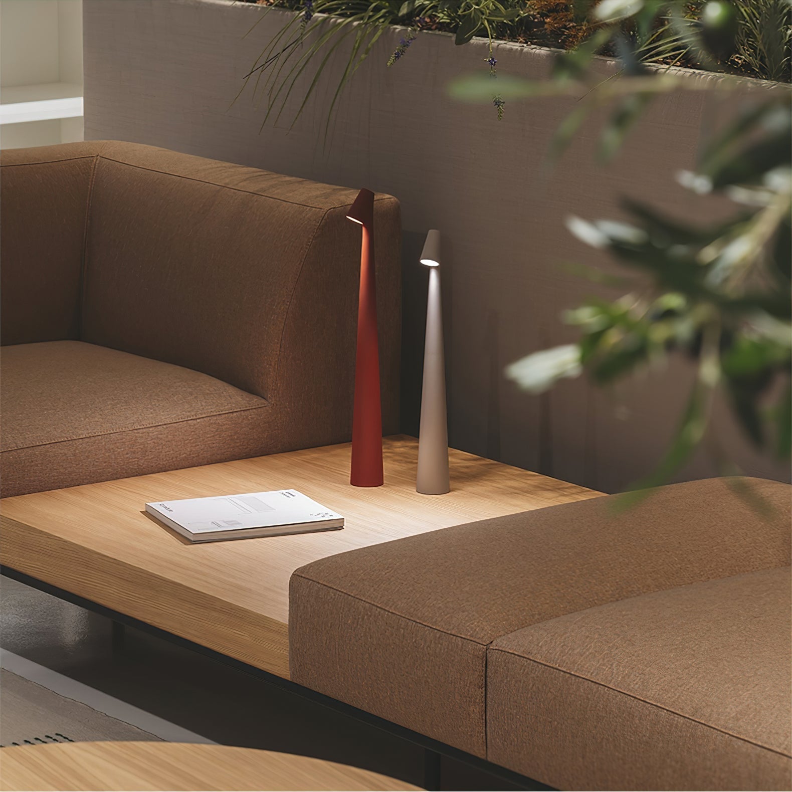 Wilen Acrylic Minimalist Table Lamp-Neutral Decor