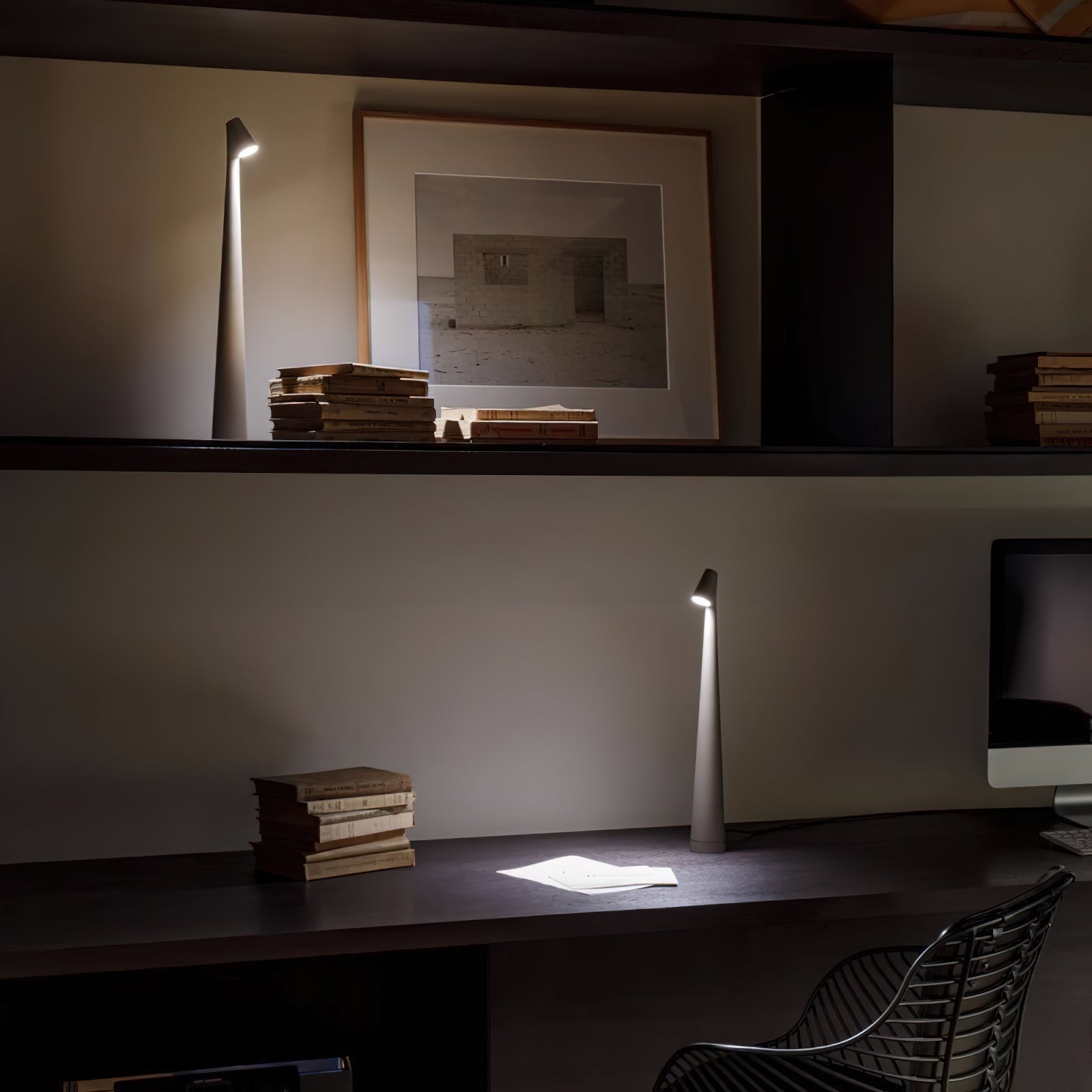 Wilen Acrylic Minimalist Table Lamp-Neutral Decor