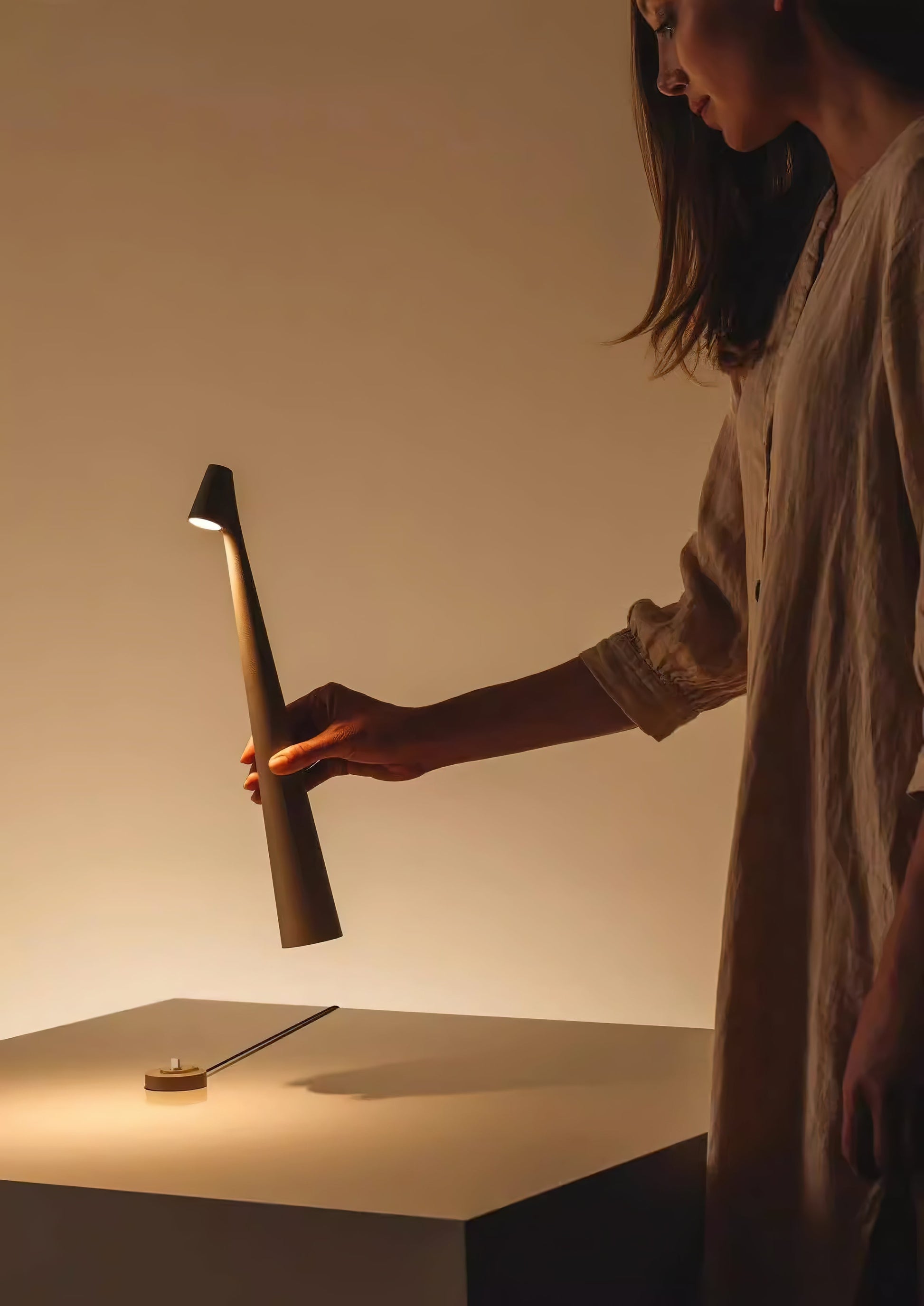 Wilen Acrylic Minimalist Table Lamp-Neutral Decor