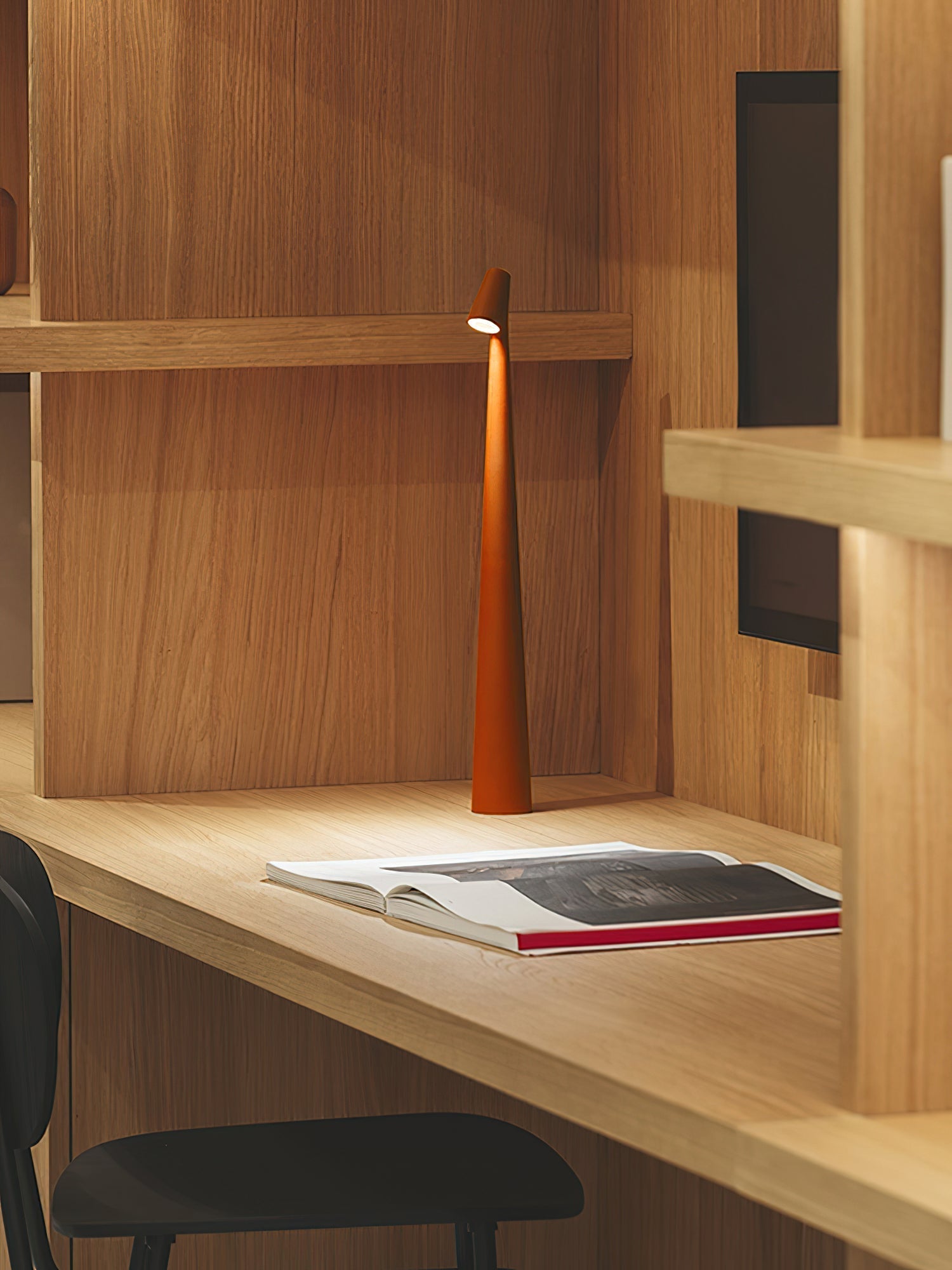 Wilen Acrylic Minimalist Table Lamp-Neutral Decor
