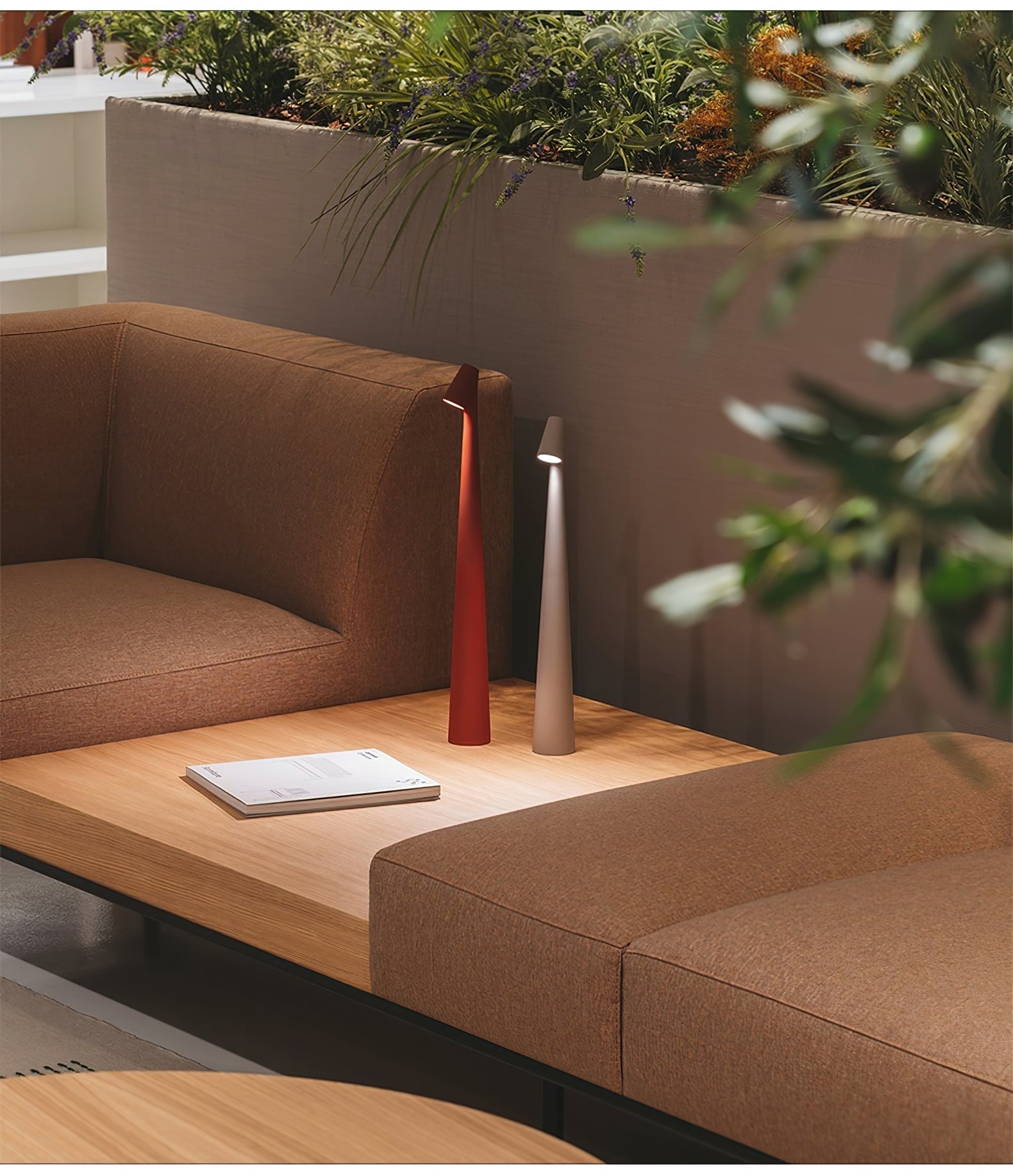 Wilen Acrylic Minimalist Table Lamp-Neutral Decor