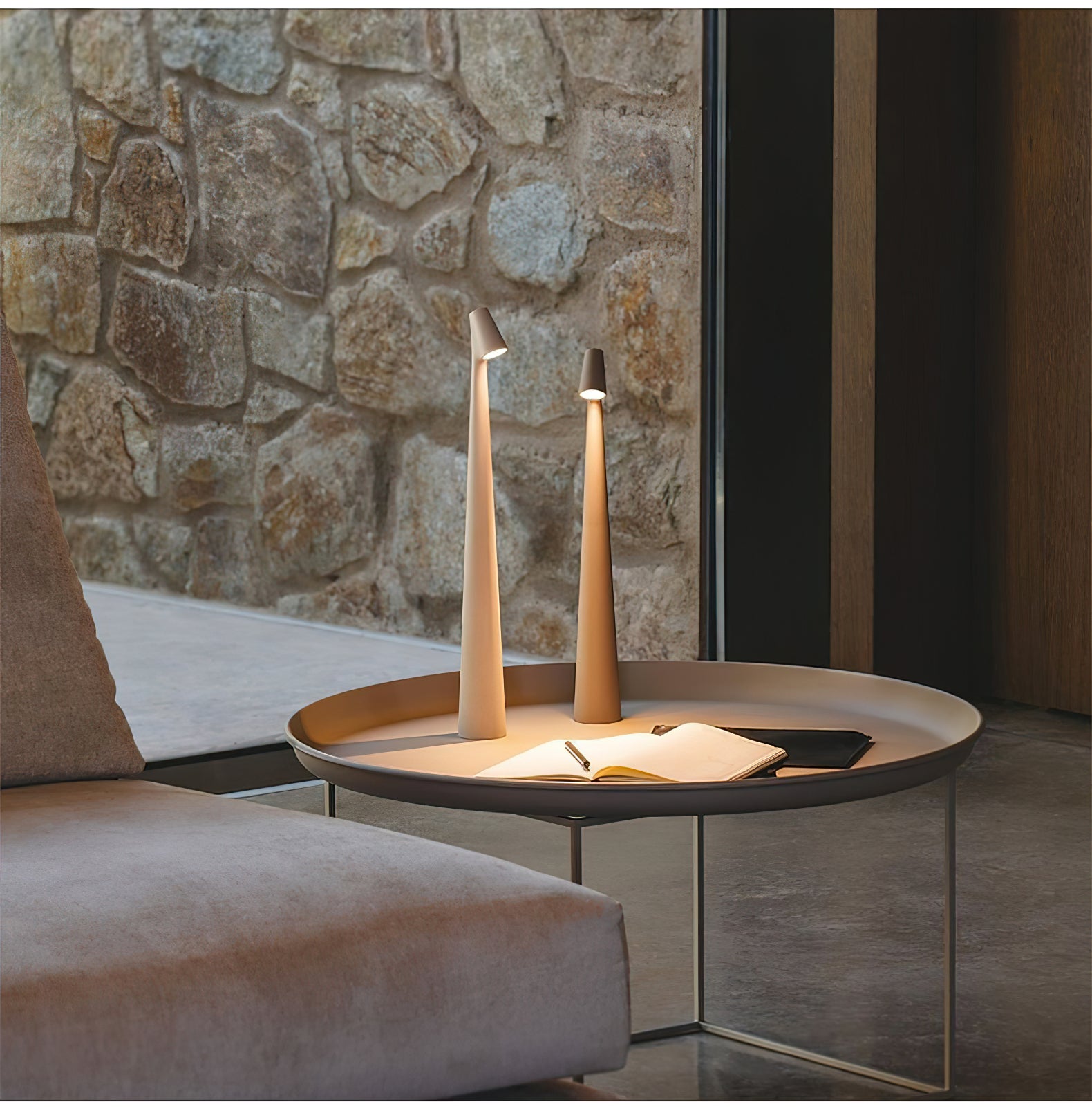 Wilen Acrylic Minimalist Table Lamp-Neutral Decor