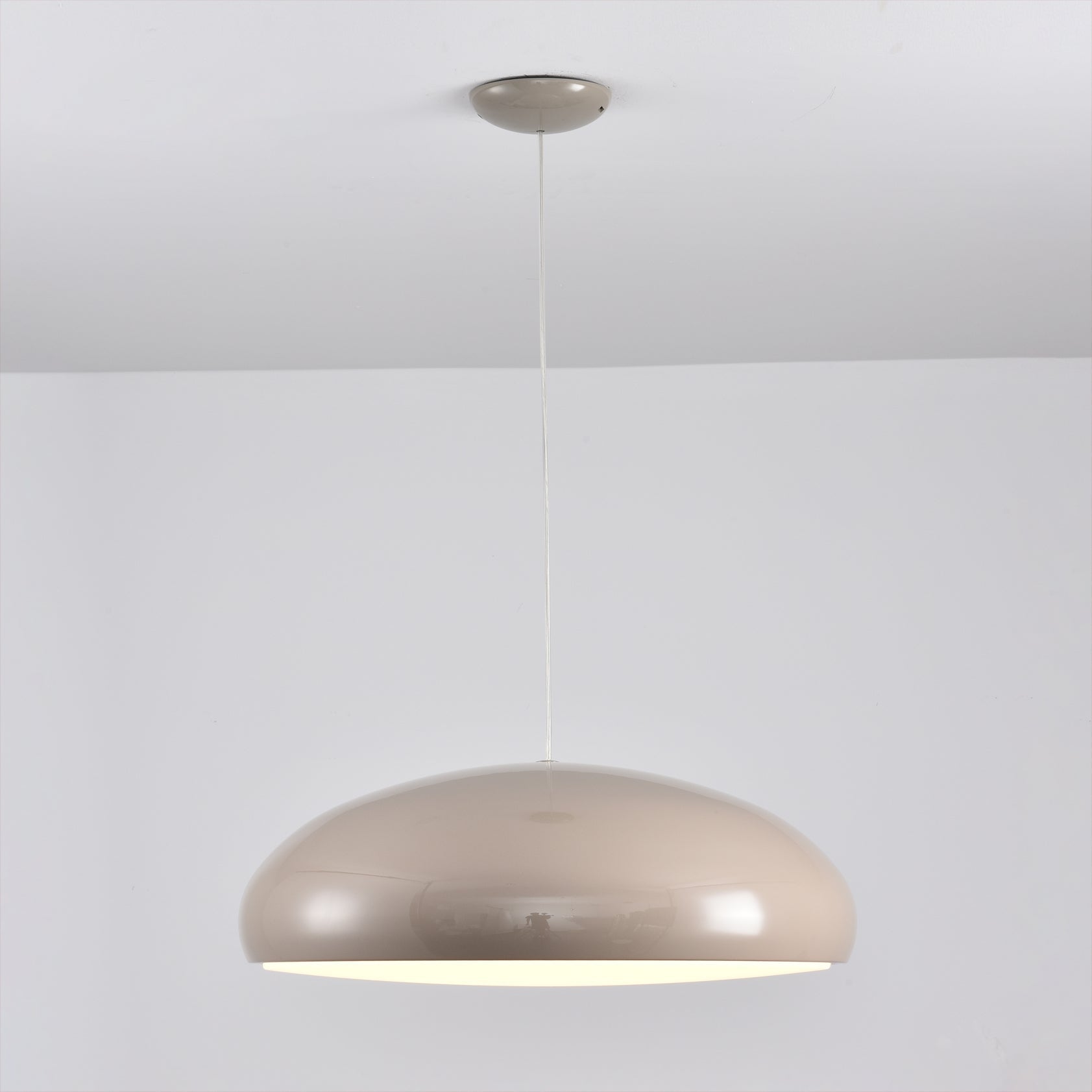 Side profile of the mushroom-shaped Aicia Pendant Light.