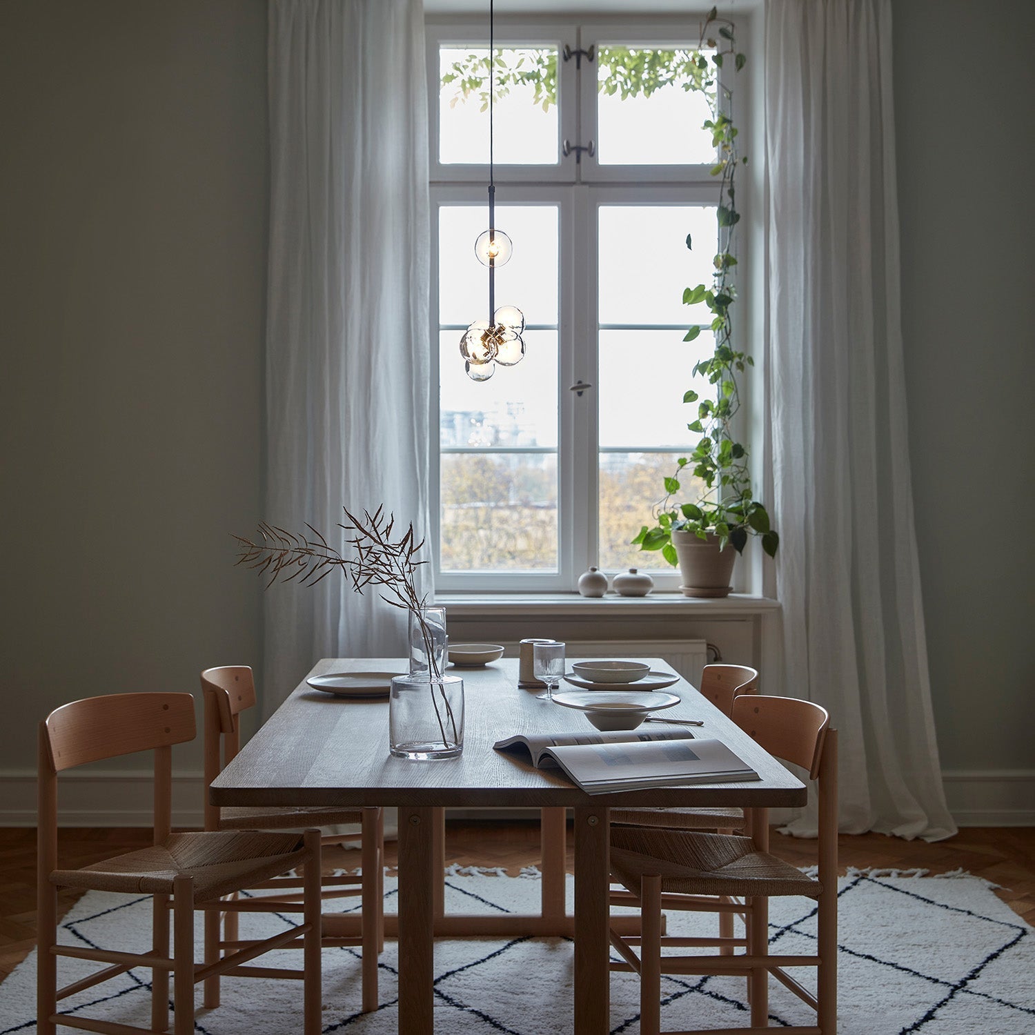 Moss Chandelier Glass with Black Steel Linear-Neutral Decor