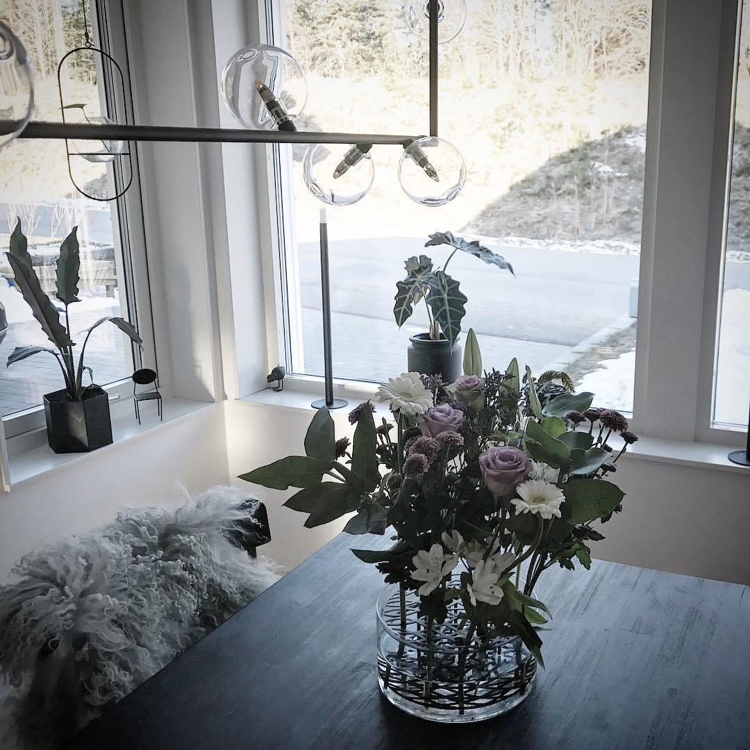 Moss Chandelier Glass with Black Steel Linear-Neutral Decor