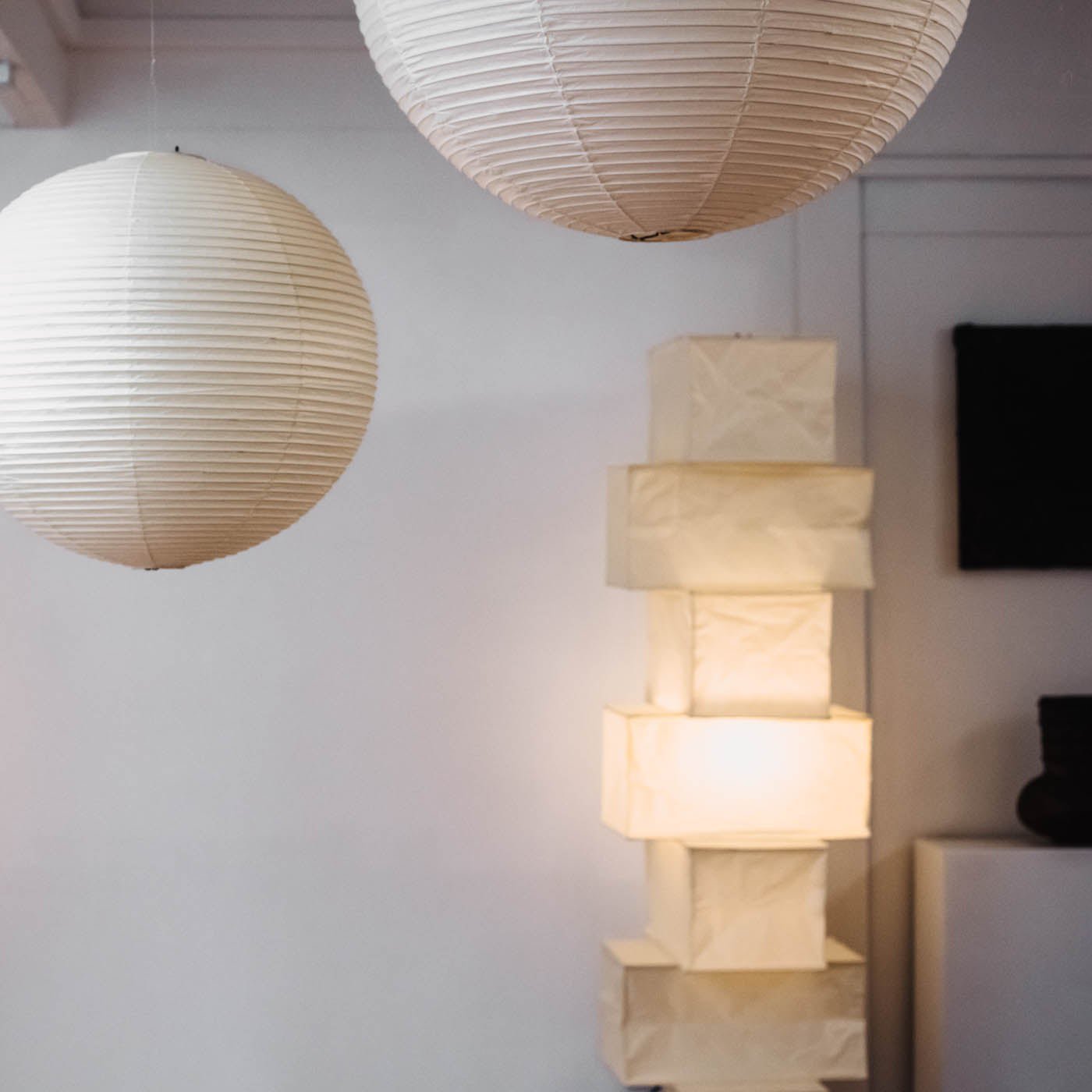 Avara Paper Floor Lamp-Neutral Decor