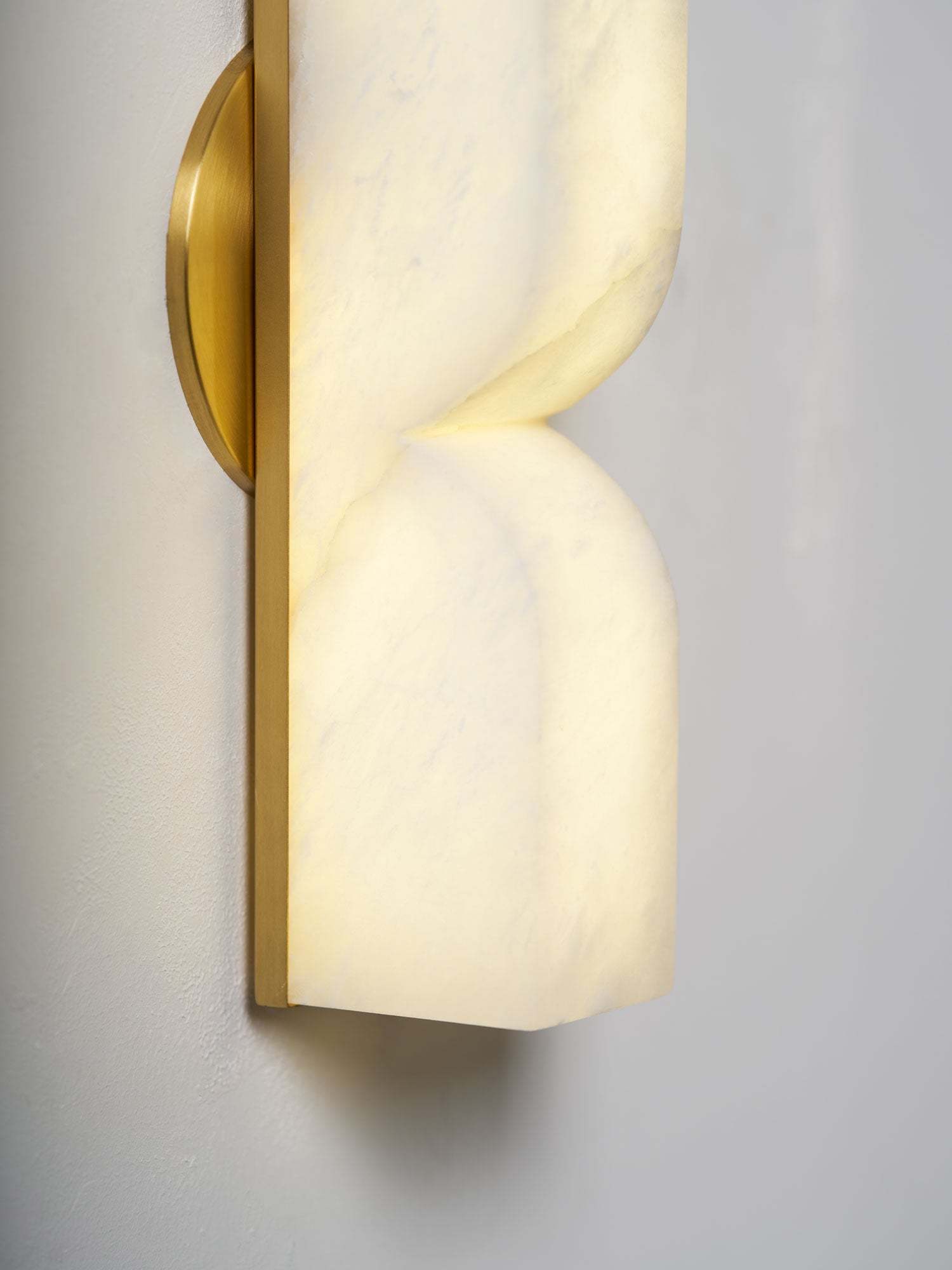 Lena Minimalist Alabaster Wall Light-Neutral Decor