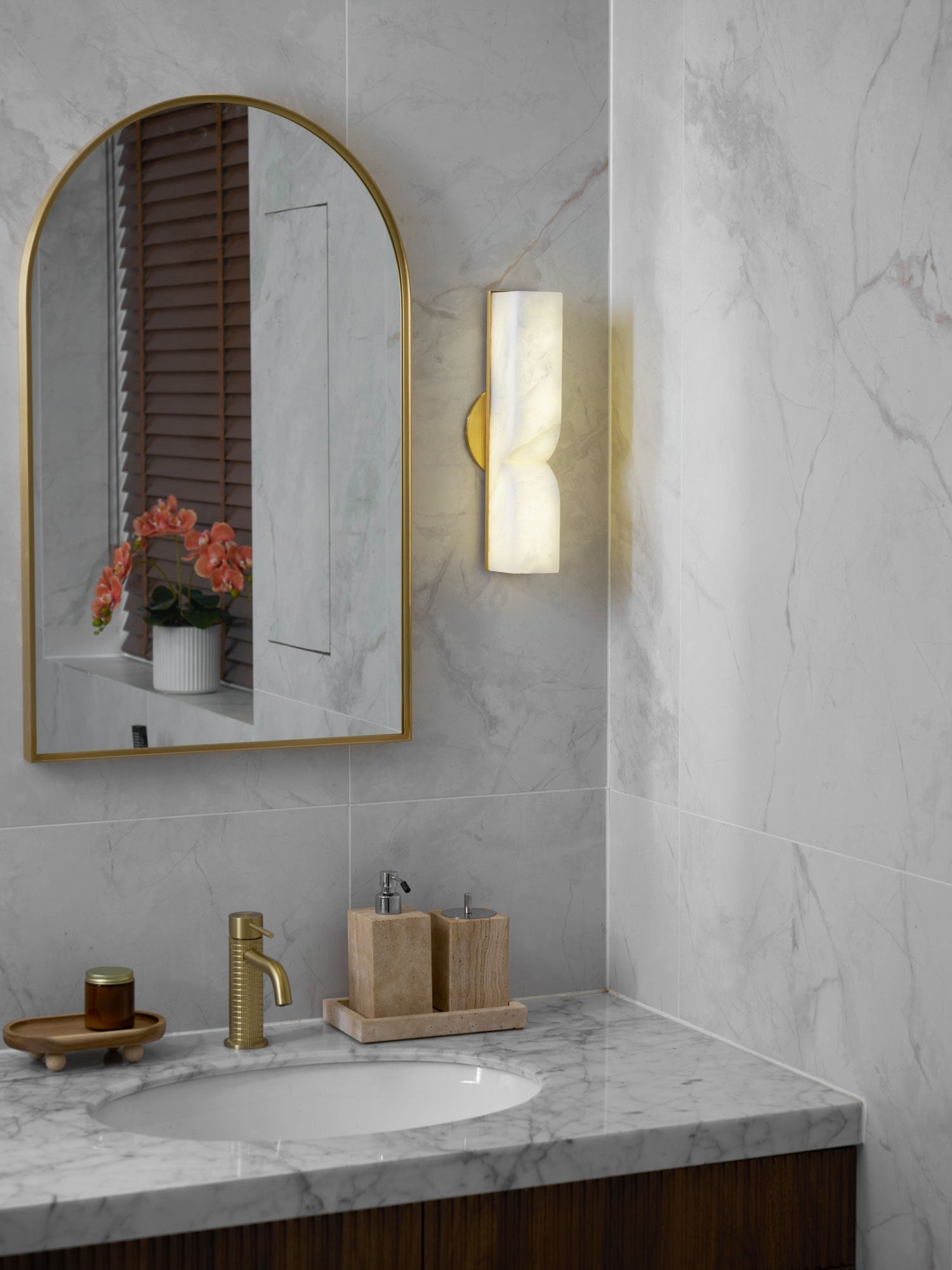 Lunaris Alabaster Rectangular Wall Lamp-Neutral Decor