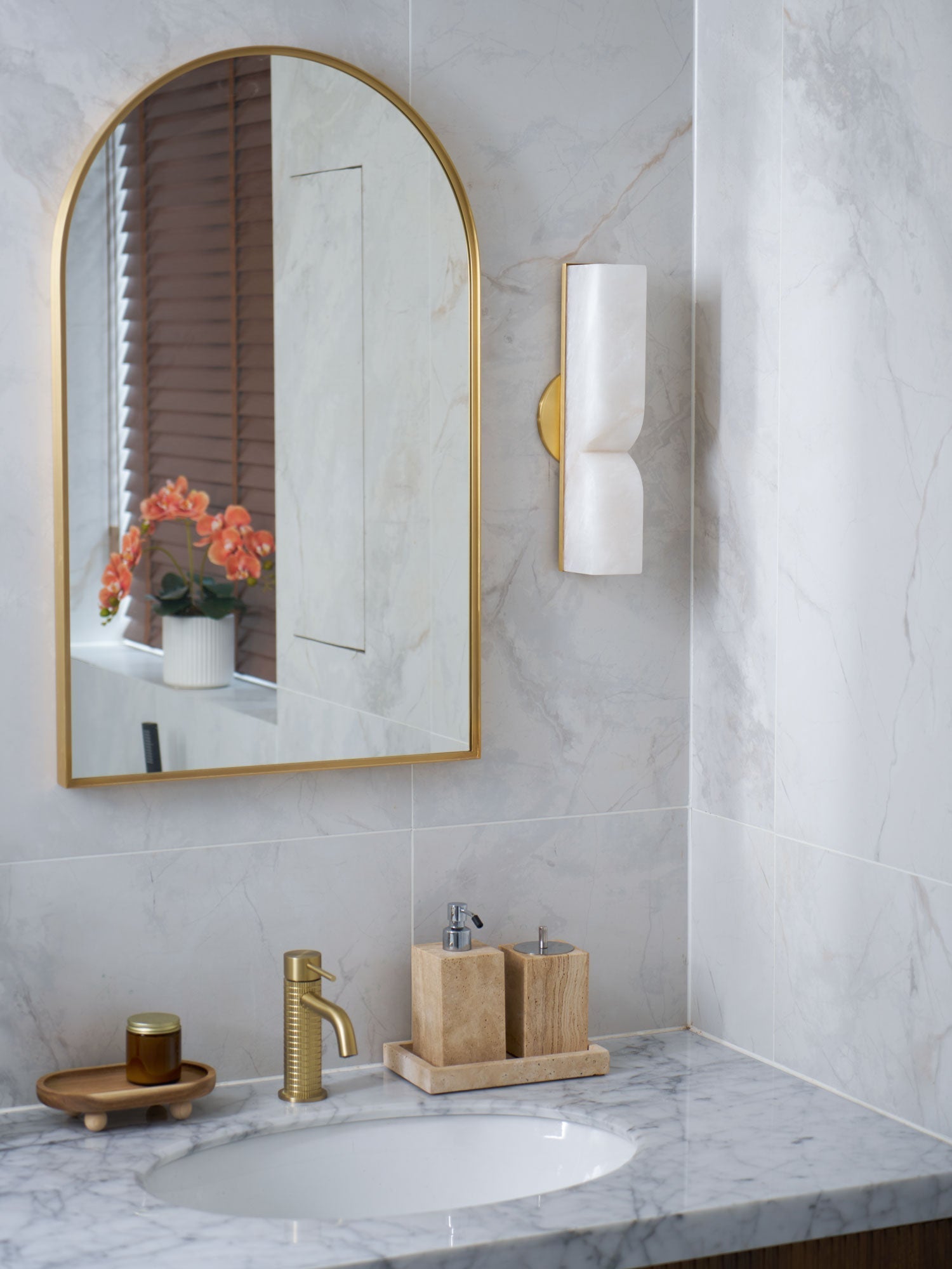 Lunaris Alabaster Rectangular Wall Lamp-Neutral Decor
