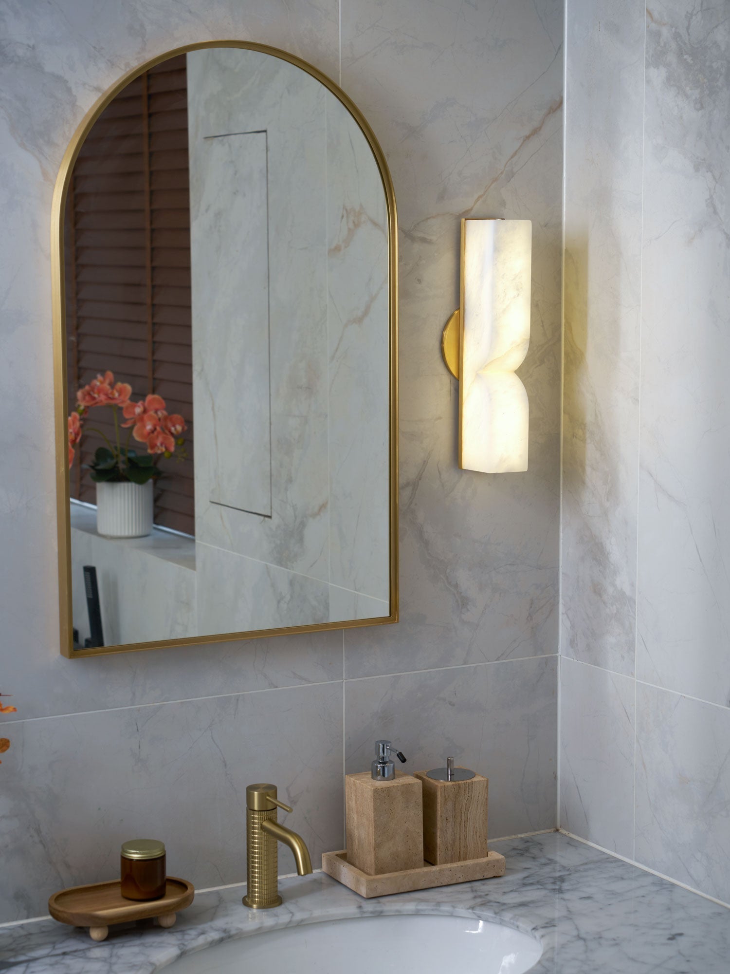 Lunaris Alabaster Rectangular Wall Lamp-Neutral Decor