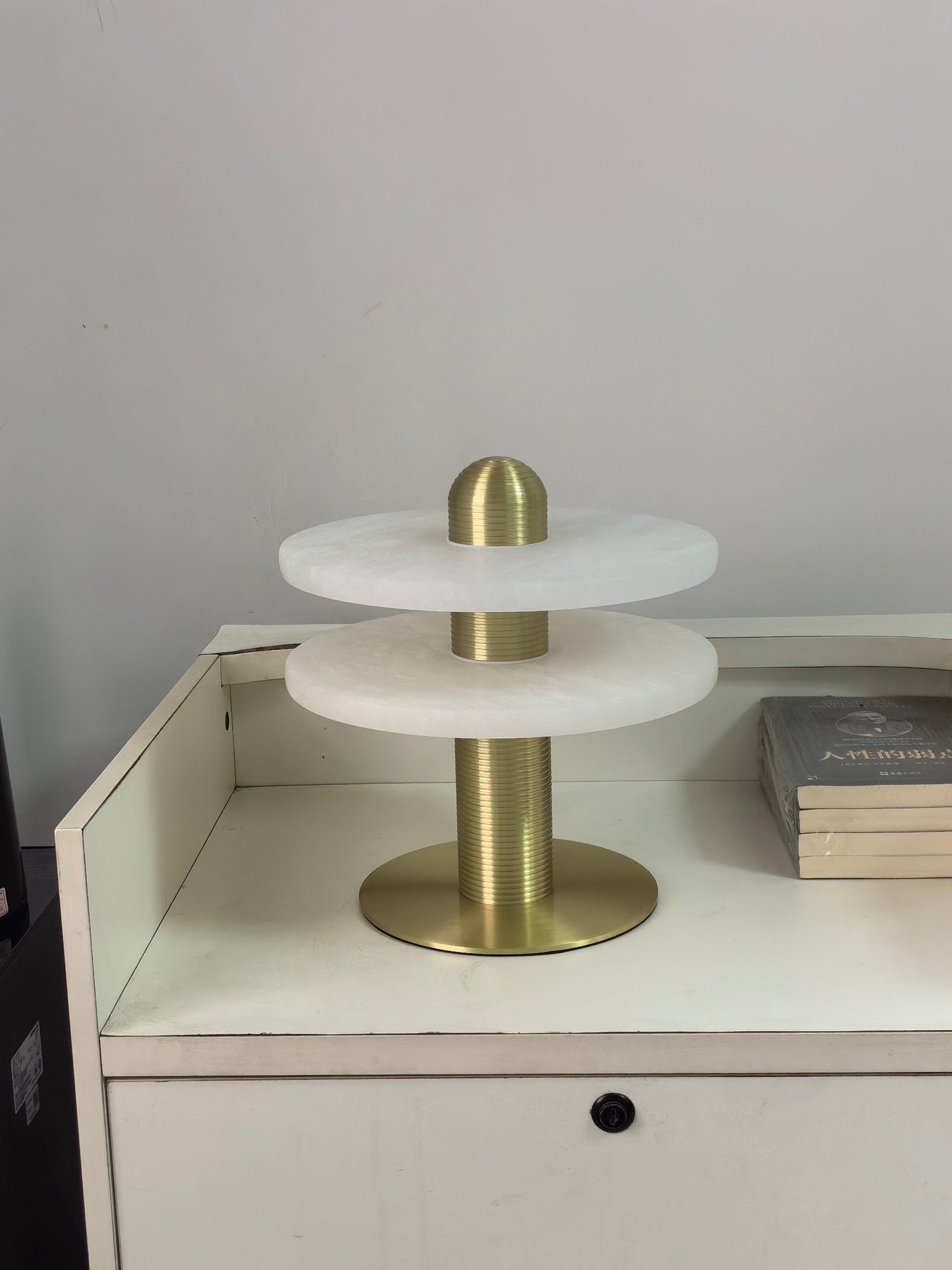 Nerio Modern Alabaster Table Lamp-Neutral Decor