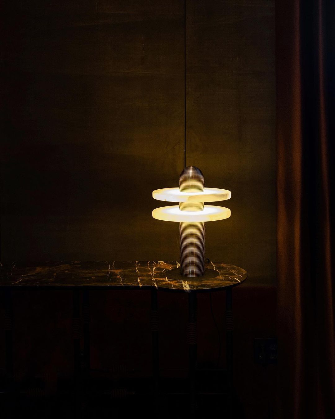 Nerio Modern Alabaster Table Lamp-Neutral Decor