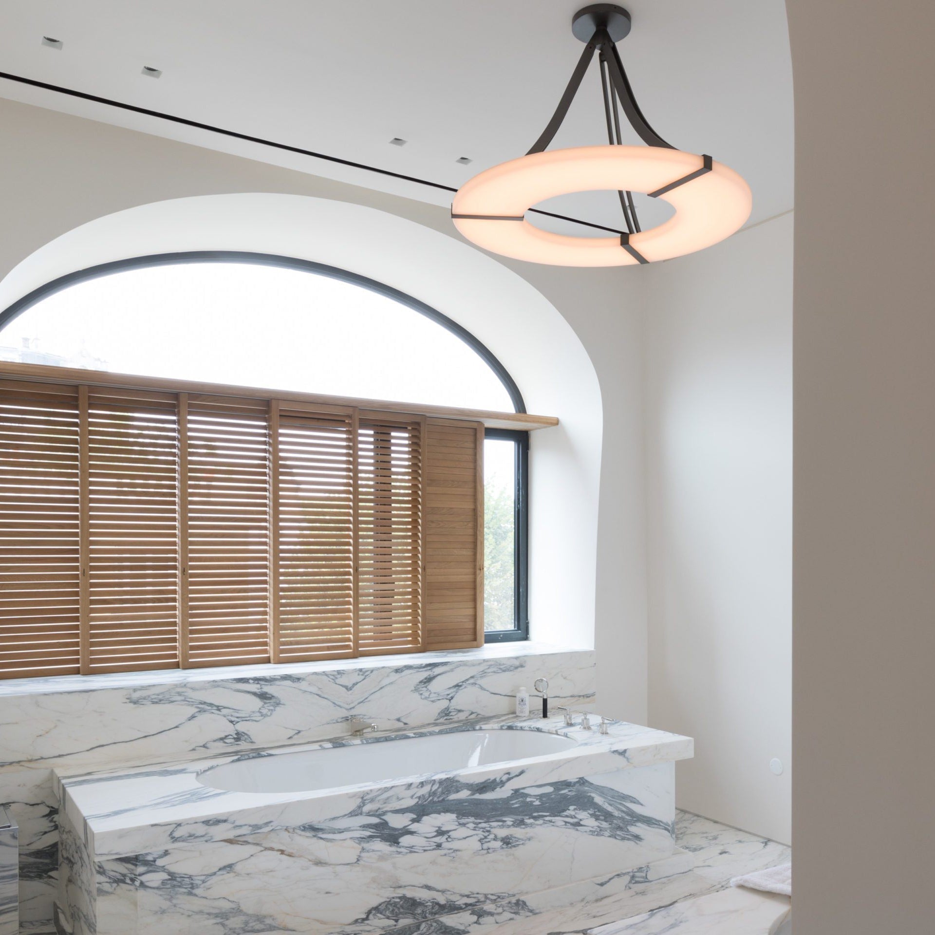 Faelor Alabaster Ring Pendant Light-Neutral Decor