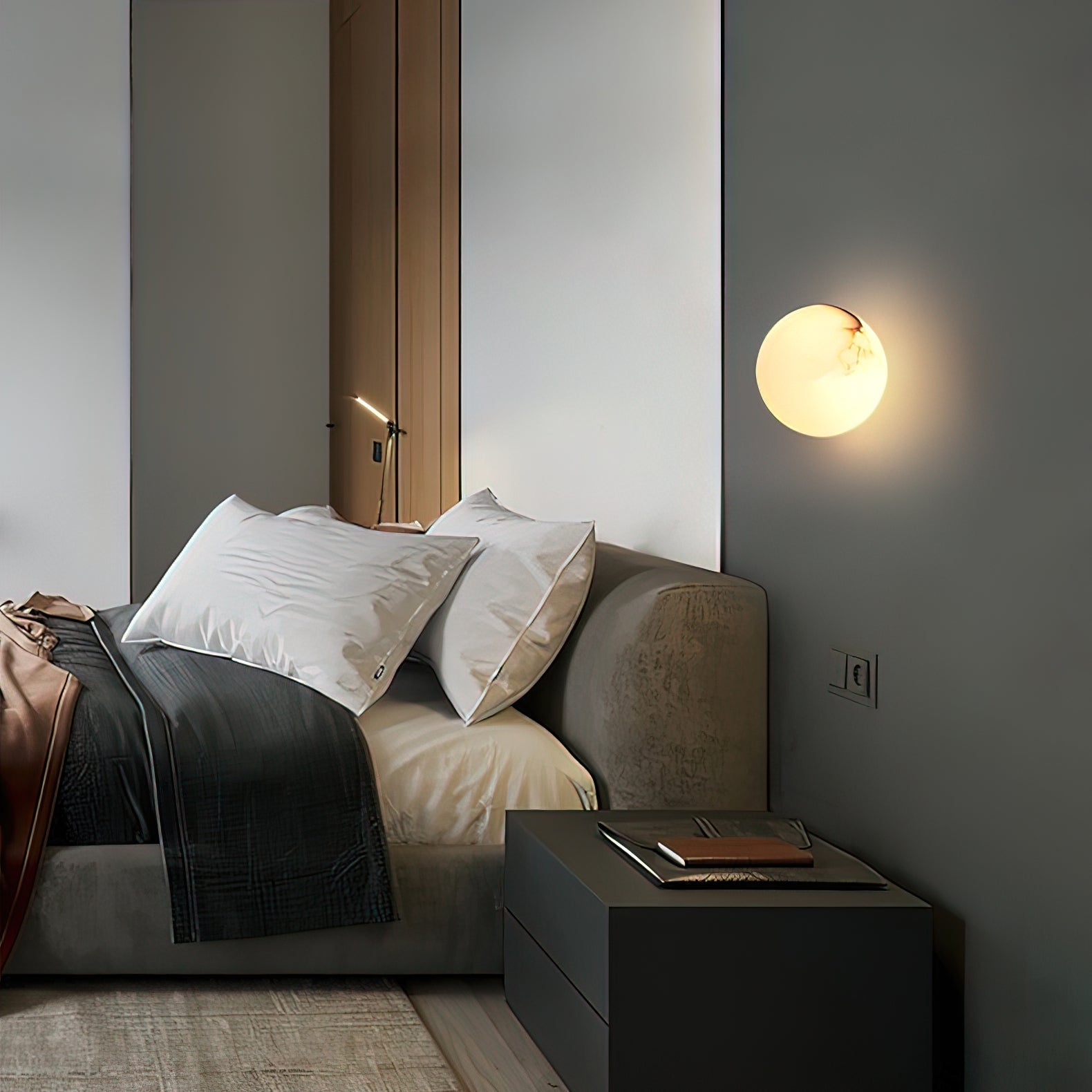 Lynq Alabaster Mini Orb Wall Lamp - Neutralighting
