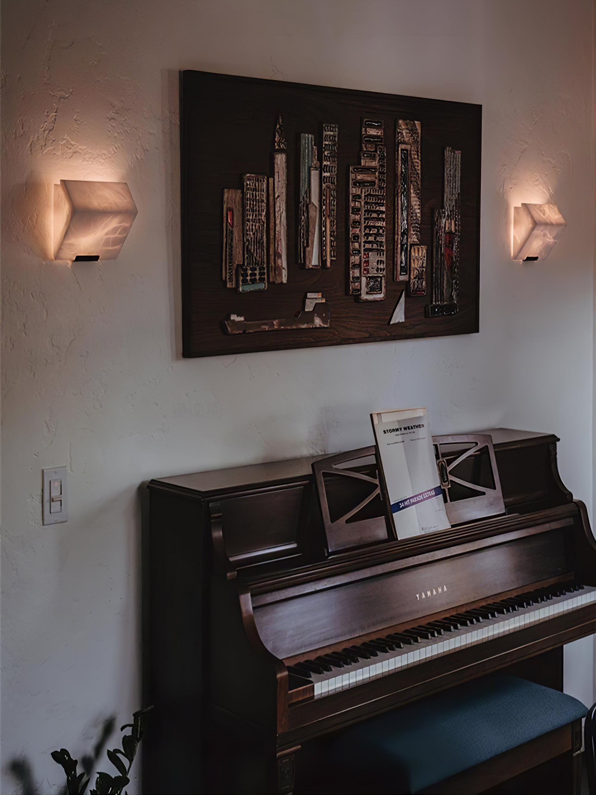 Dione Alabaster Wall Lamp-Neutral Decor