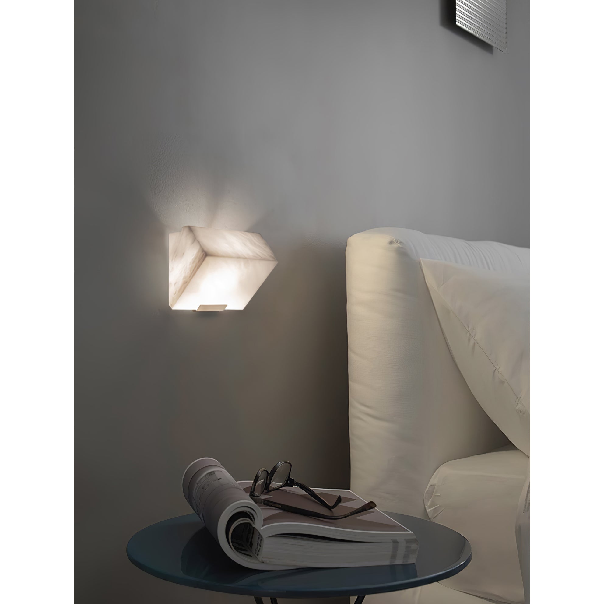 Qvistuvyn  Metal Alabaster Wall Lamp