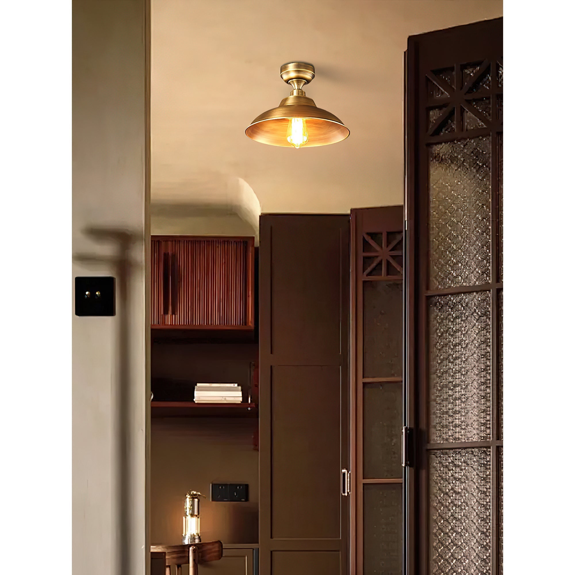 Lifestyle image of the Aldorno lamp in a living space.