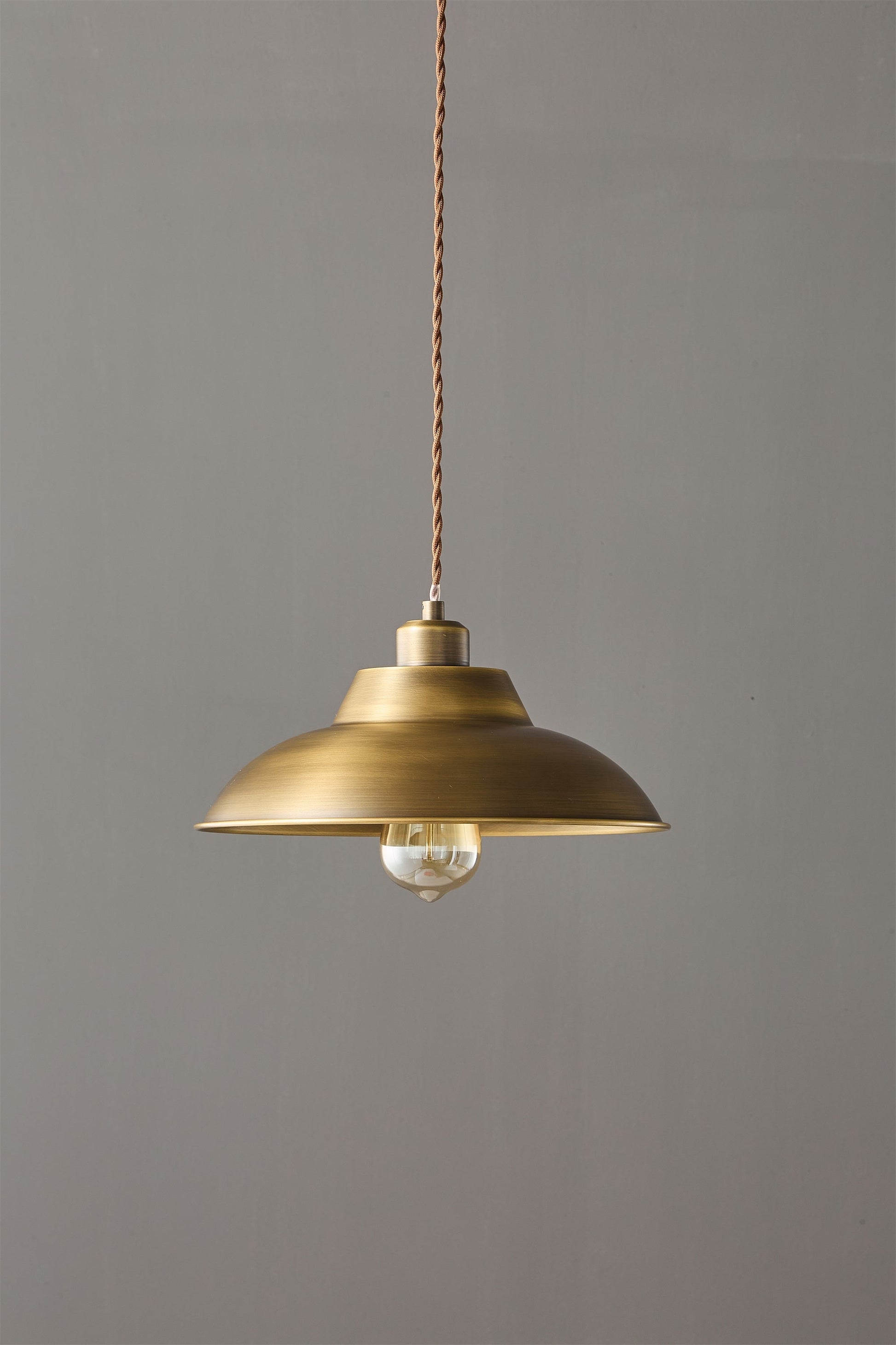 Side profile of the Aldorno Pendant Lamp.