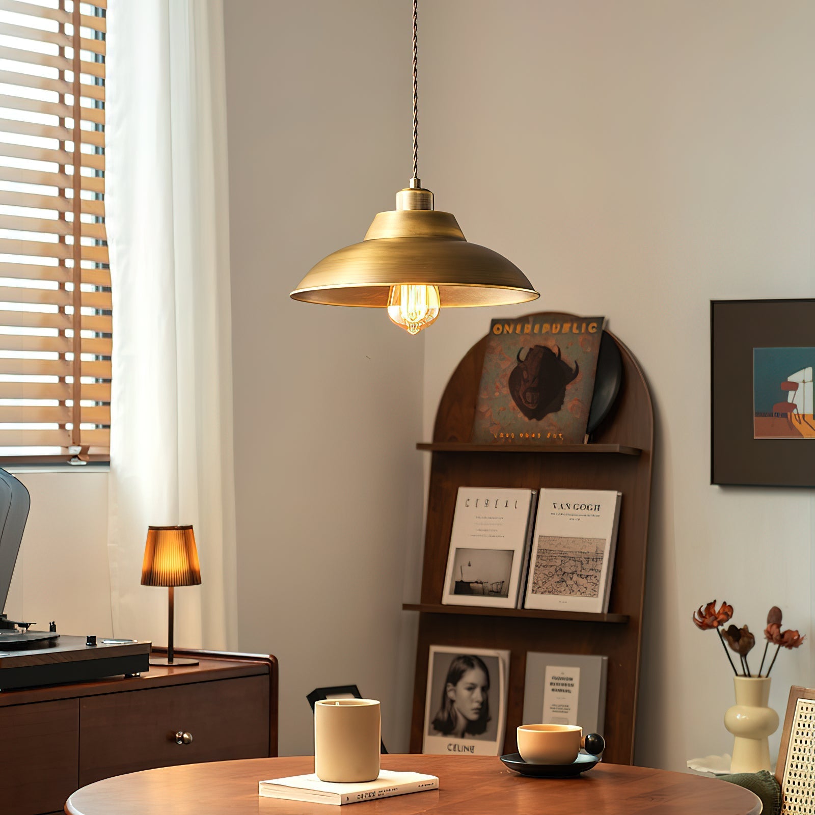 Front view of the Aldorno Pendant Lamp showcasing its geometric and curved design.