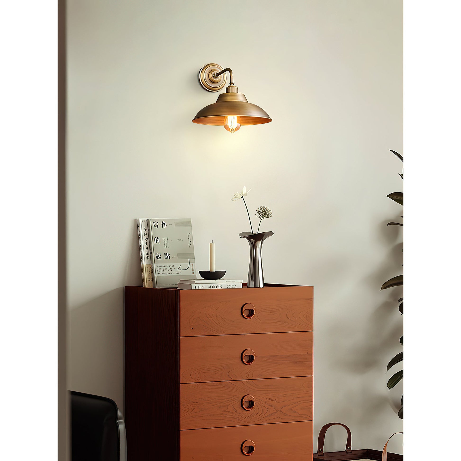 Detail of the E26/E27 socket on the Aldorno Wall Sconce.