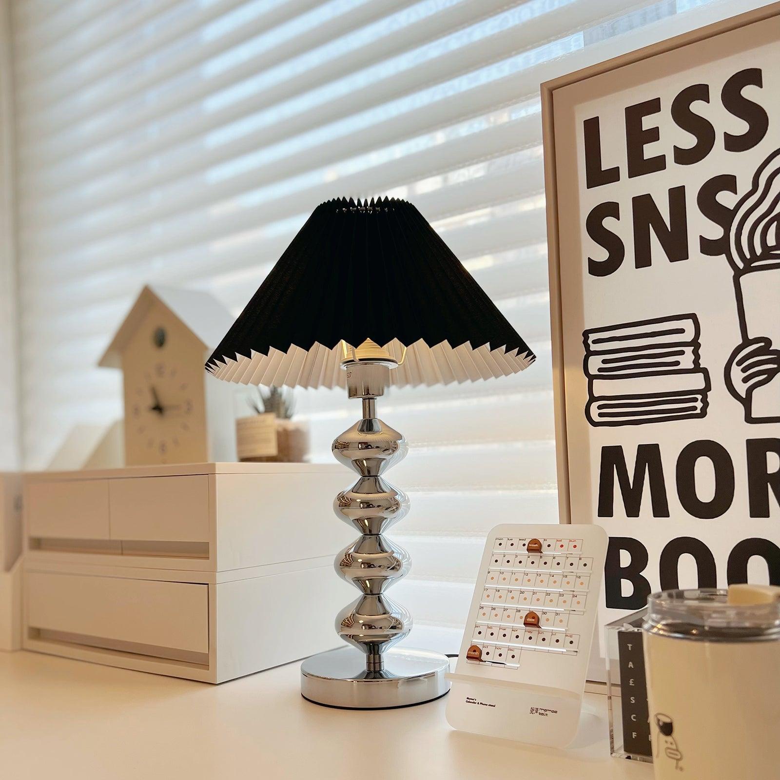 Cyris Retro Pleated Table Lamp-Neutral Decor