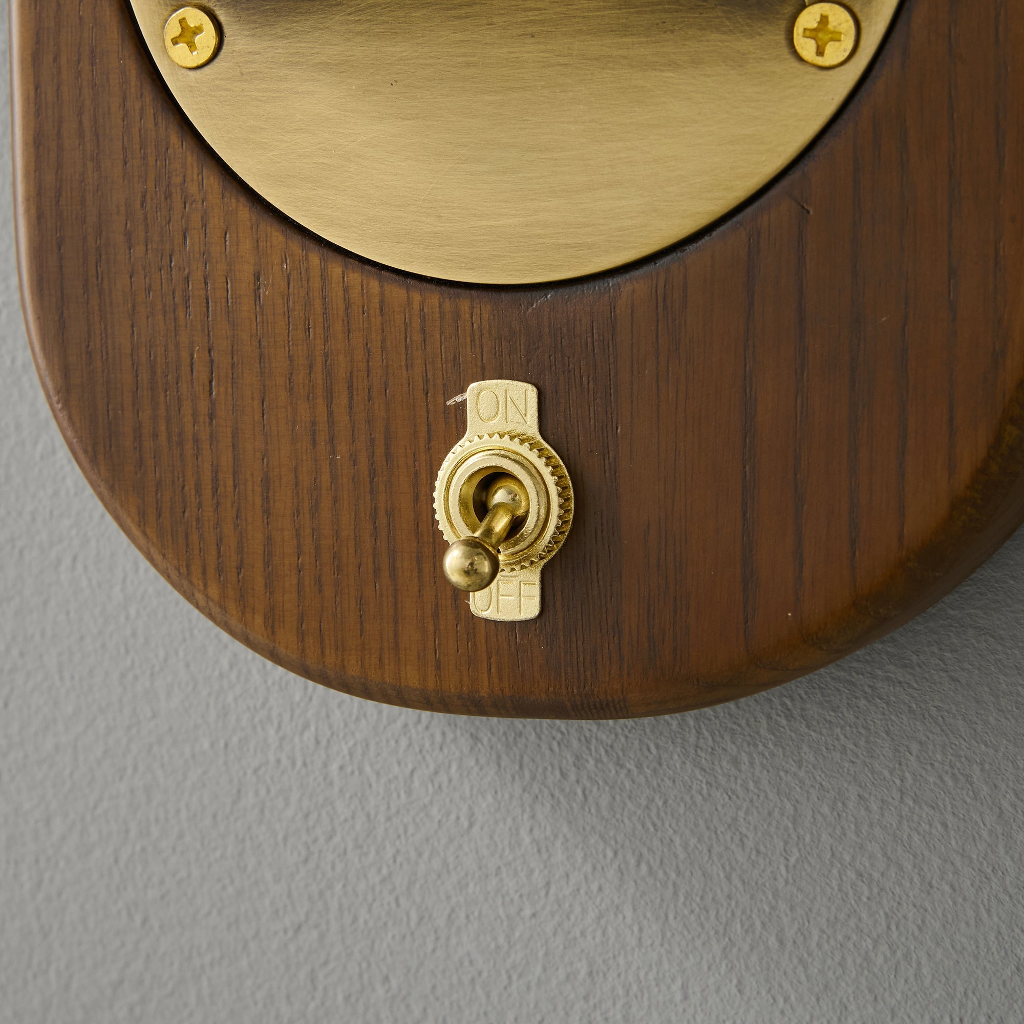 Product dimensions diagram for the Alfi Wall Lamp.