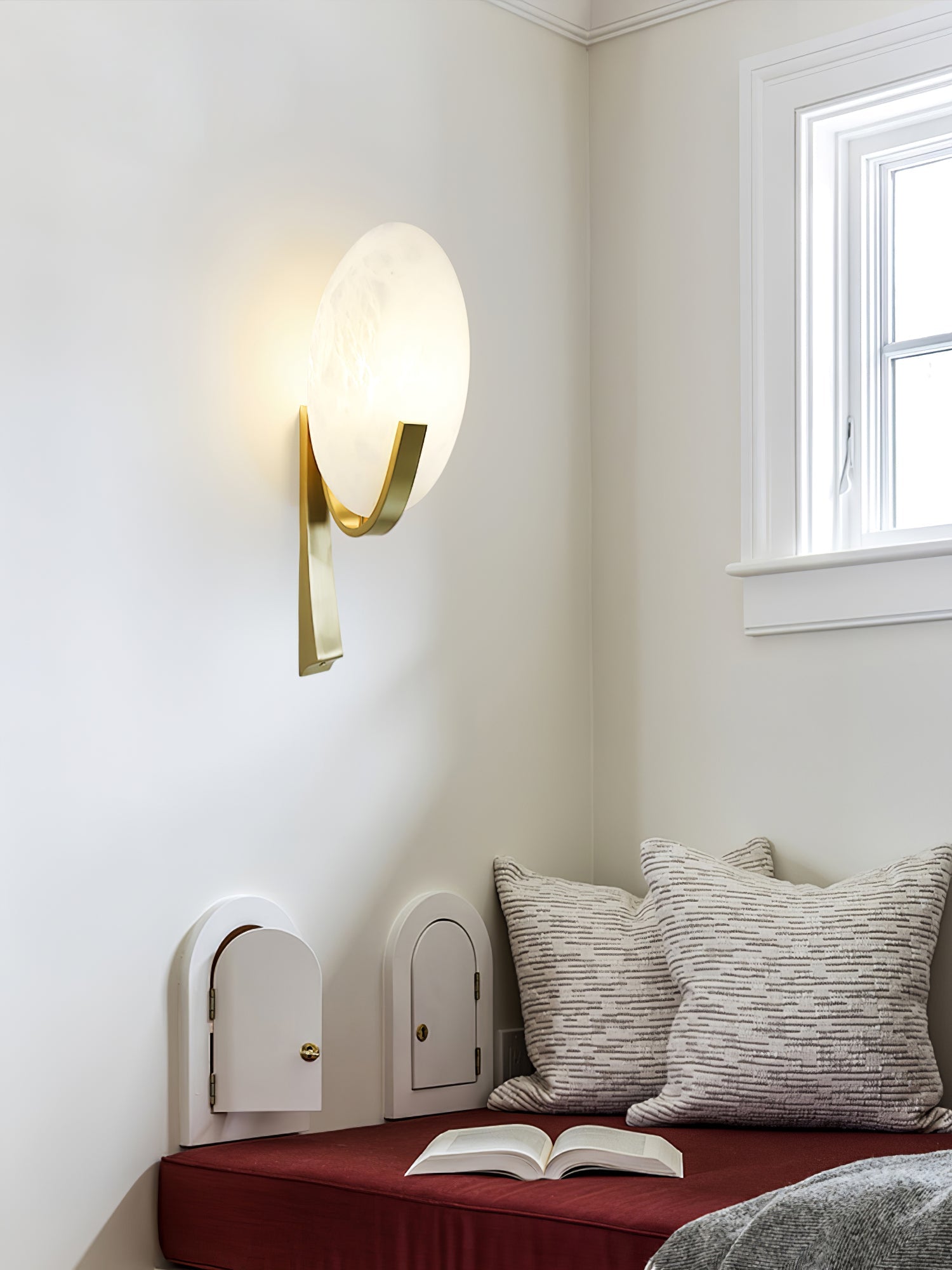 Selene Modern Alabaster Wall Lamp-Neutral Decor