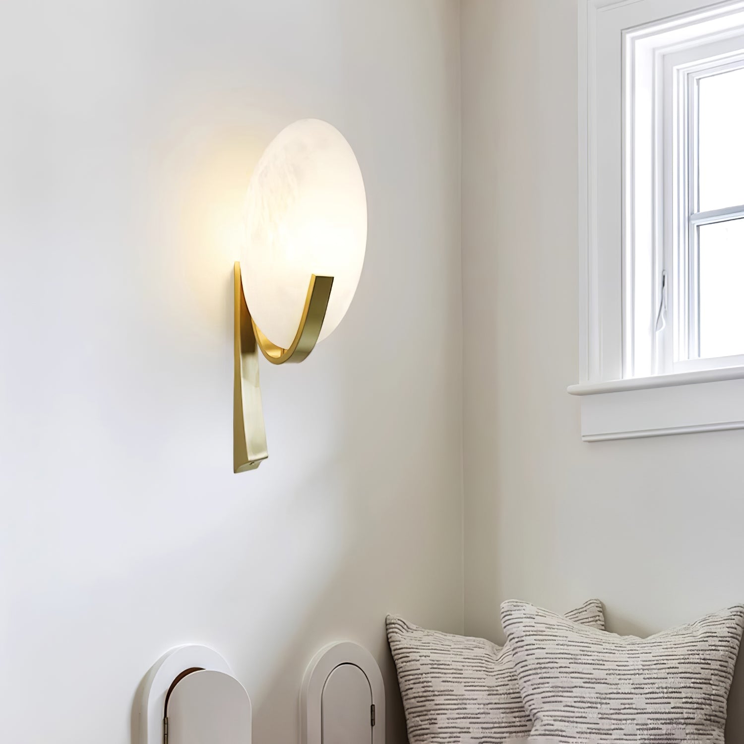 Selene Modern Alabaster Wall Lamp-Neutral Decor