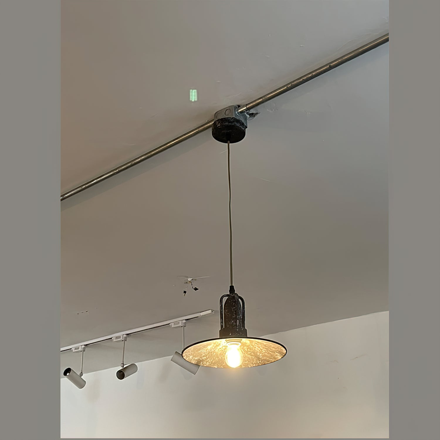 Yrvuvyi Modern Minimalist Industrial Metal Pendant Light