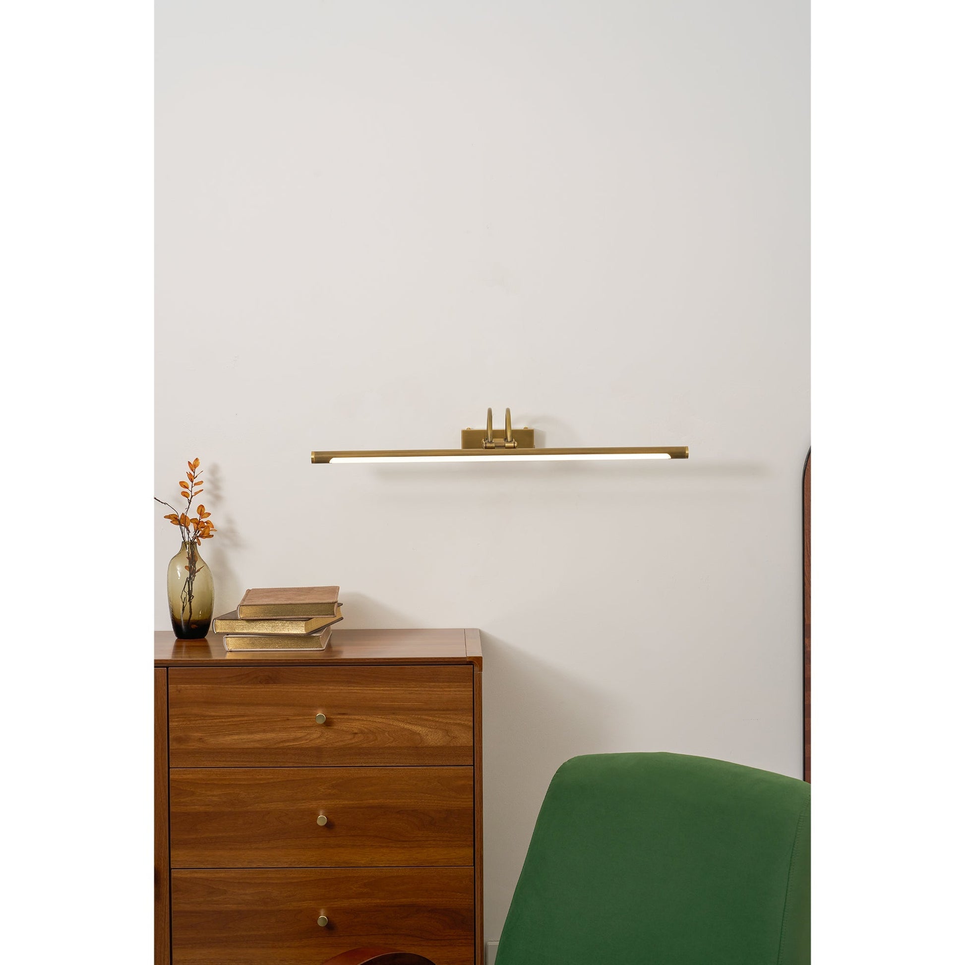 Size comparison of the available lengths for the Alton wall lamp.