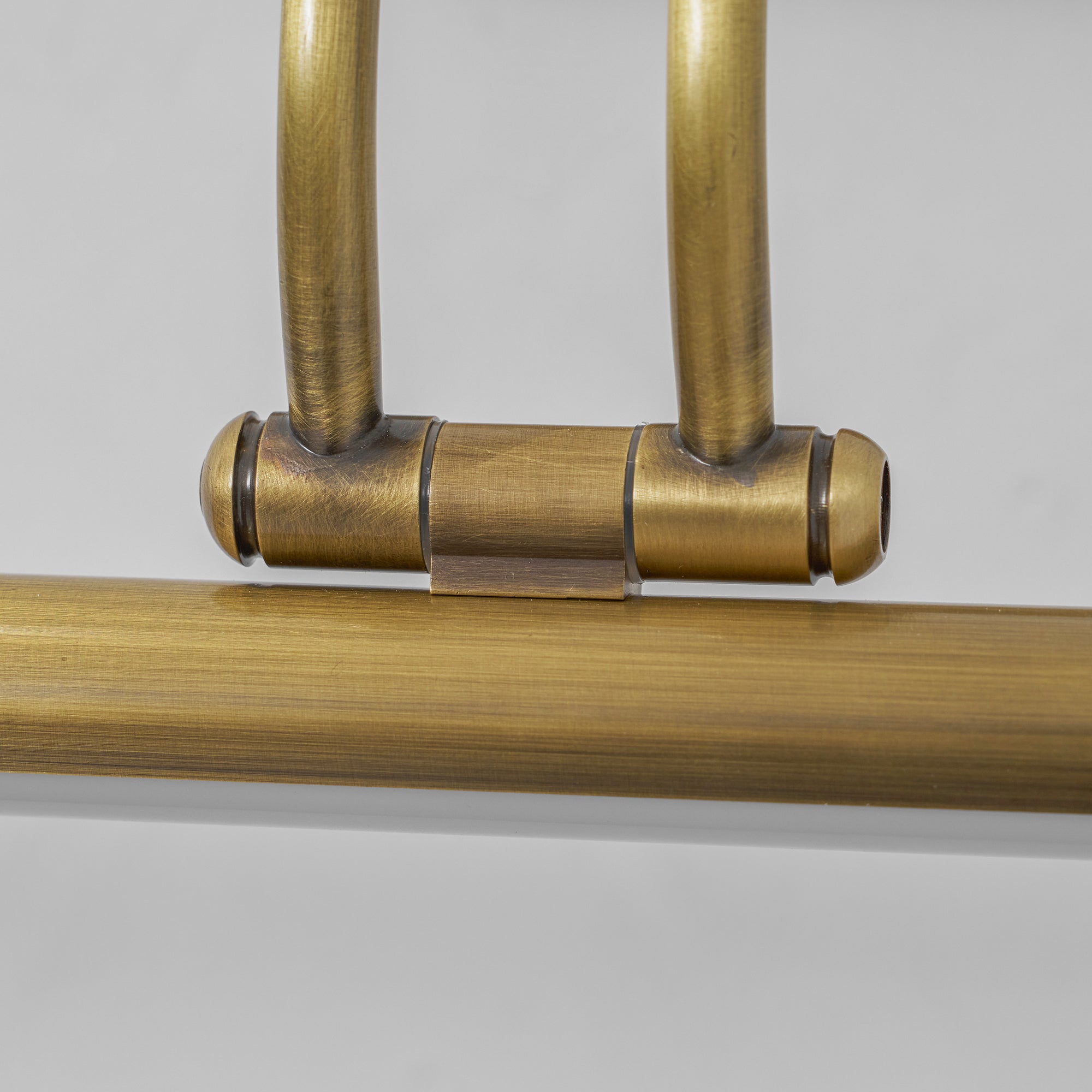 The touch switch feature on the Alton wall lamp.