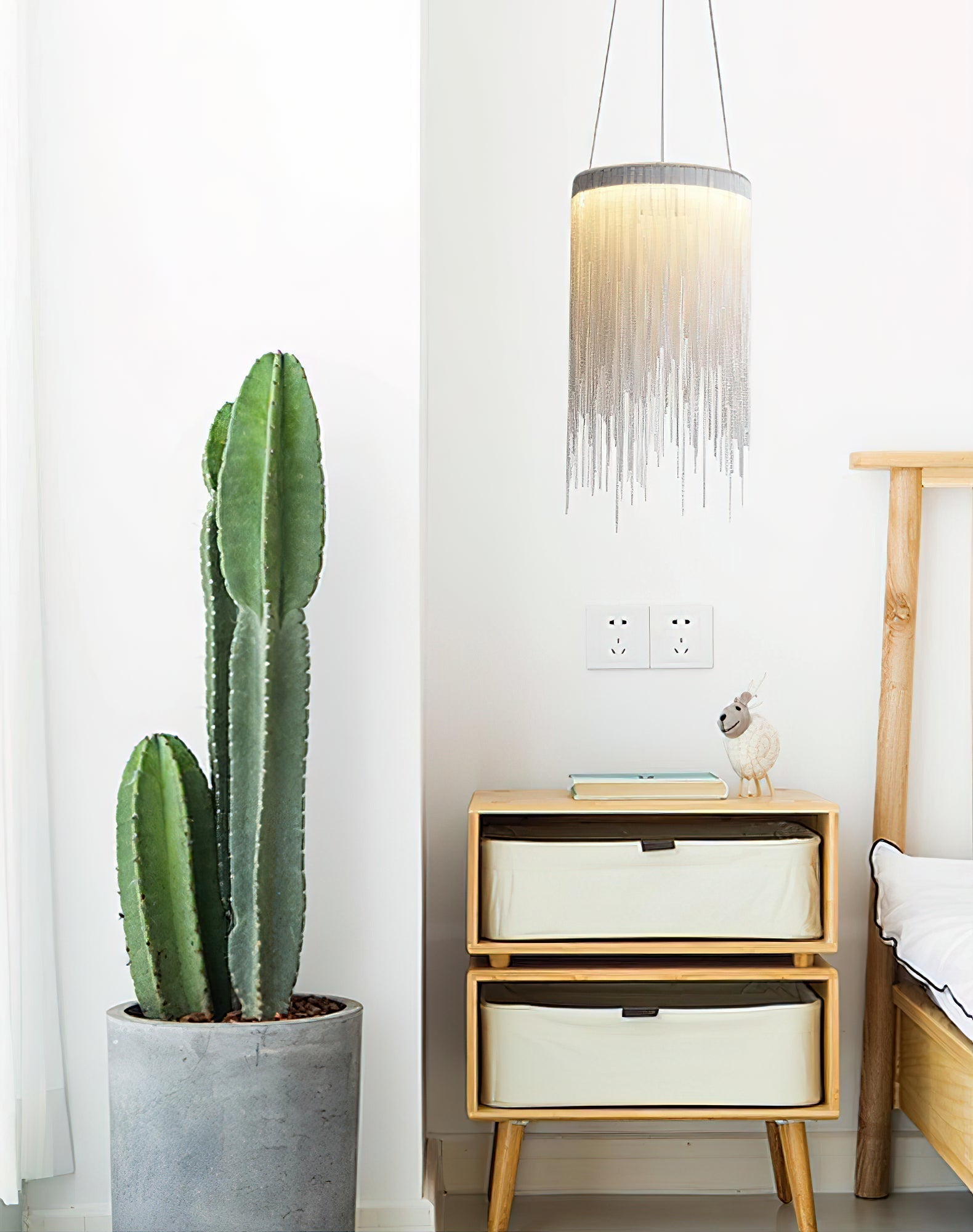Arsoliel Postmodern Luxury Chain Tassel Pendant Light-Neutral Decor