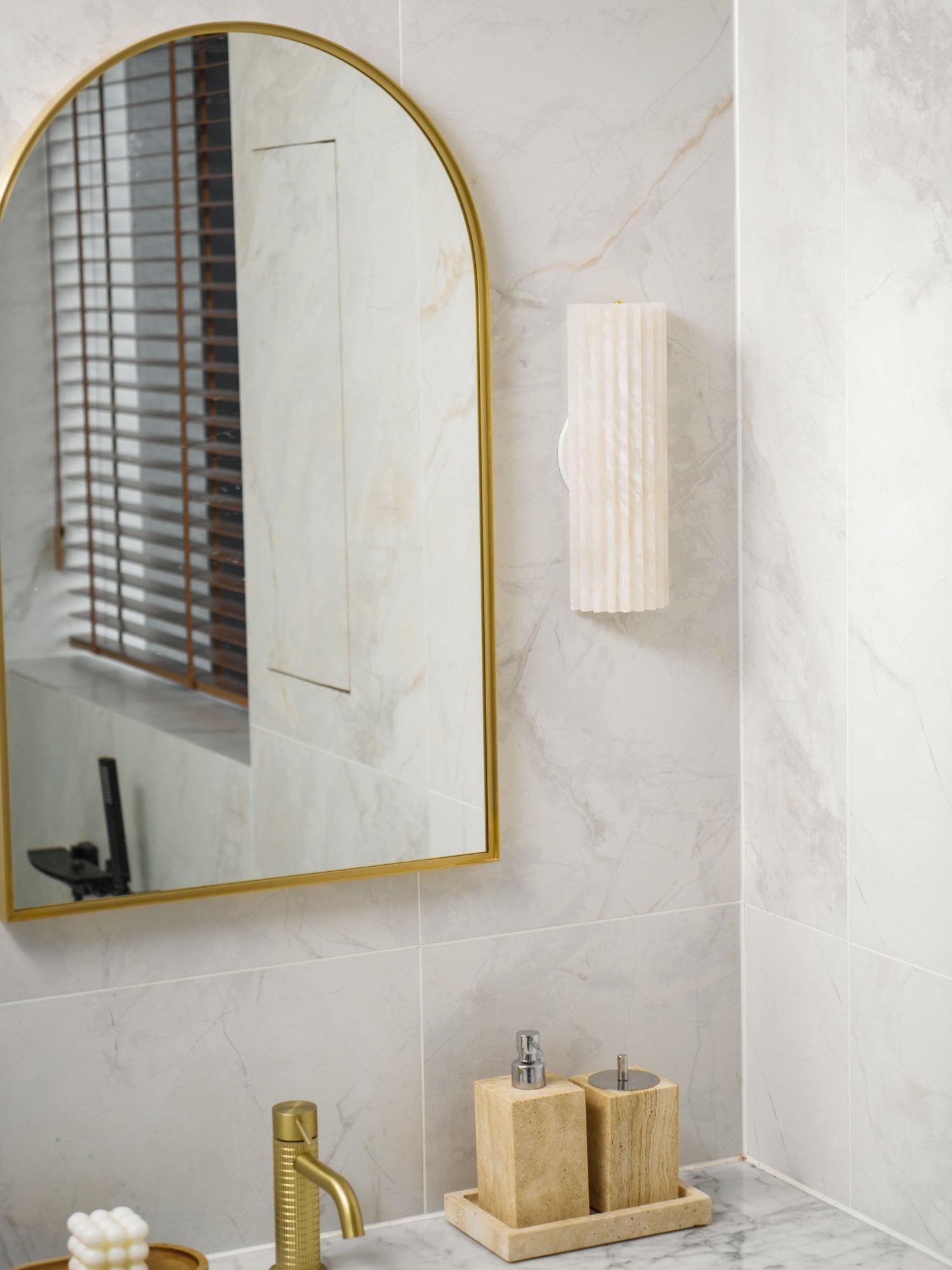 Orvian Wall Lamp Alabaster Minimalist-Neutral Decor