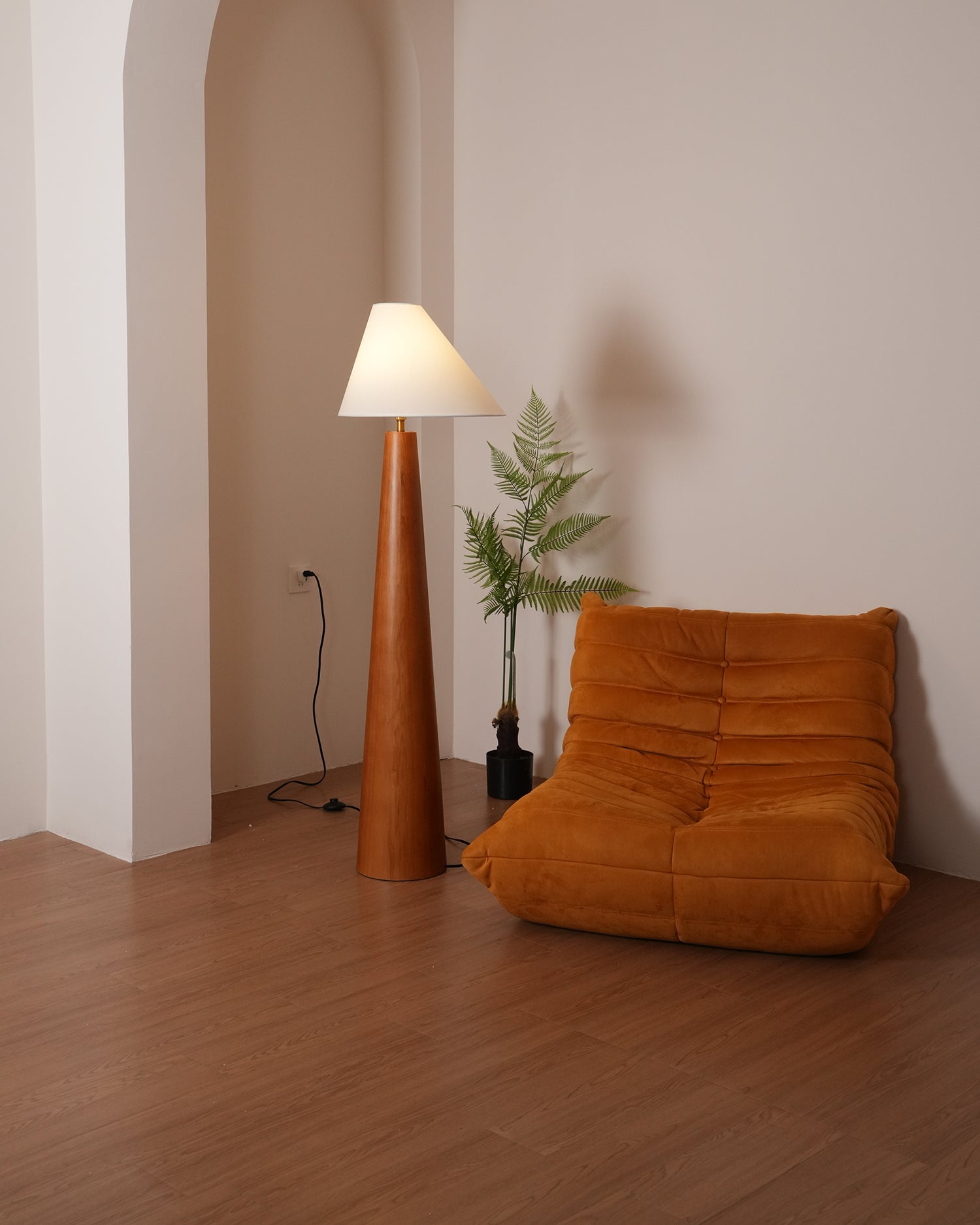 Pinnacle Minimalist Wood Floor Lamp-Neutral Decor