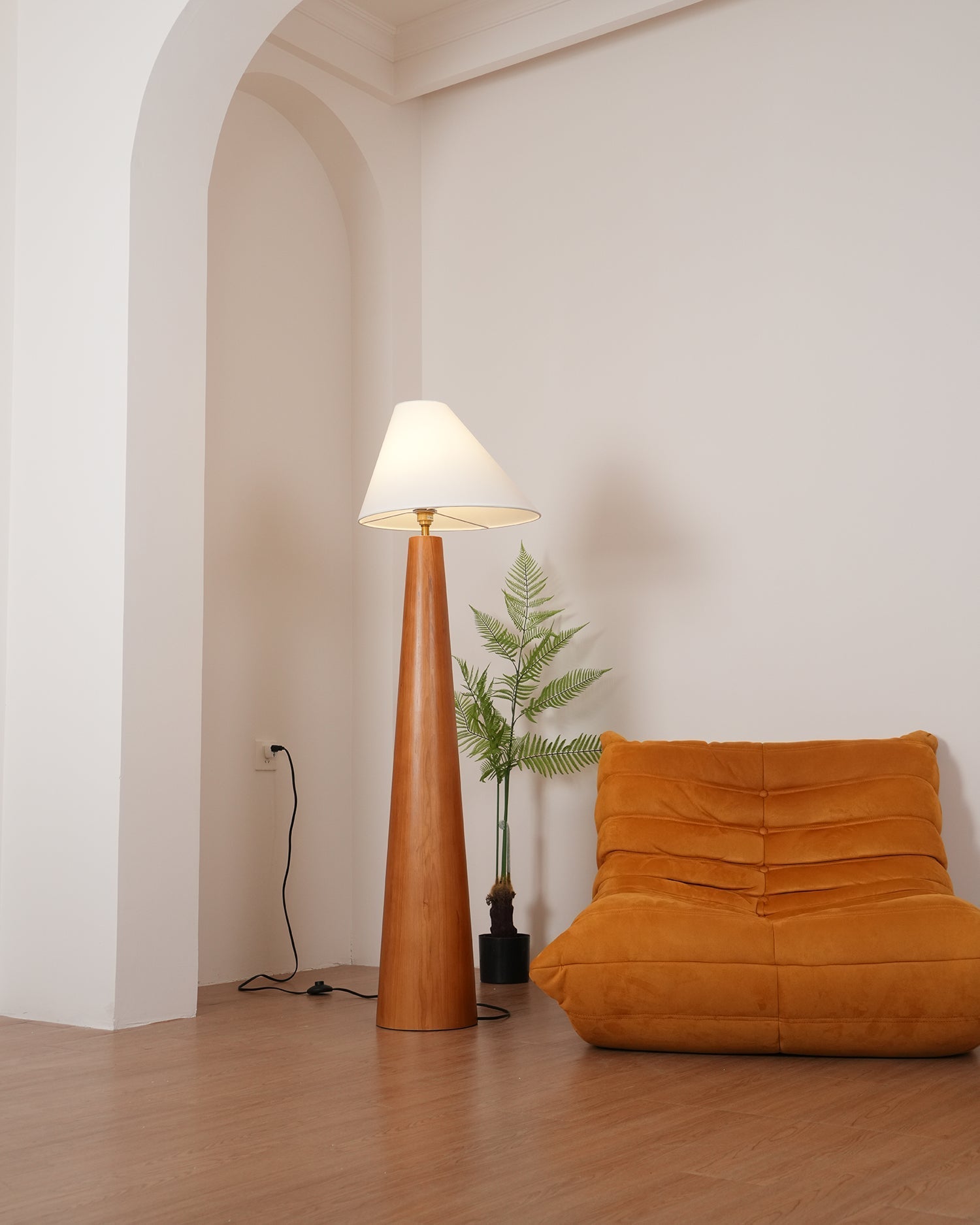Pinnacle Minimalist Wood Floor Lamp-Neutral Decor