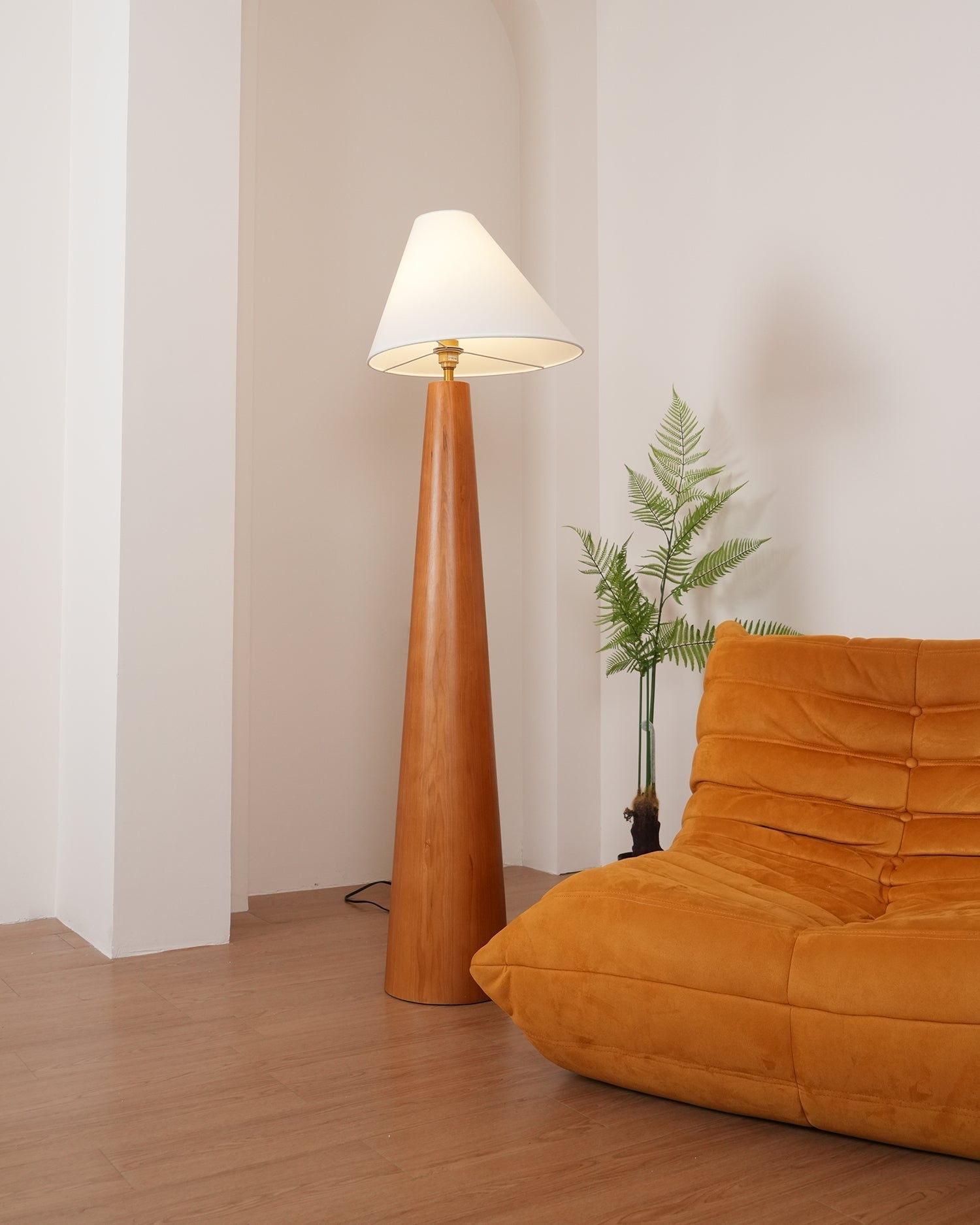 Pinnacle Minimalist Wood Floor Lamp-Neutral Decor